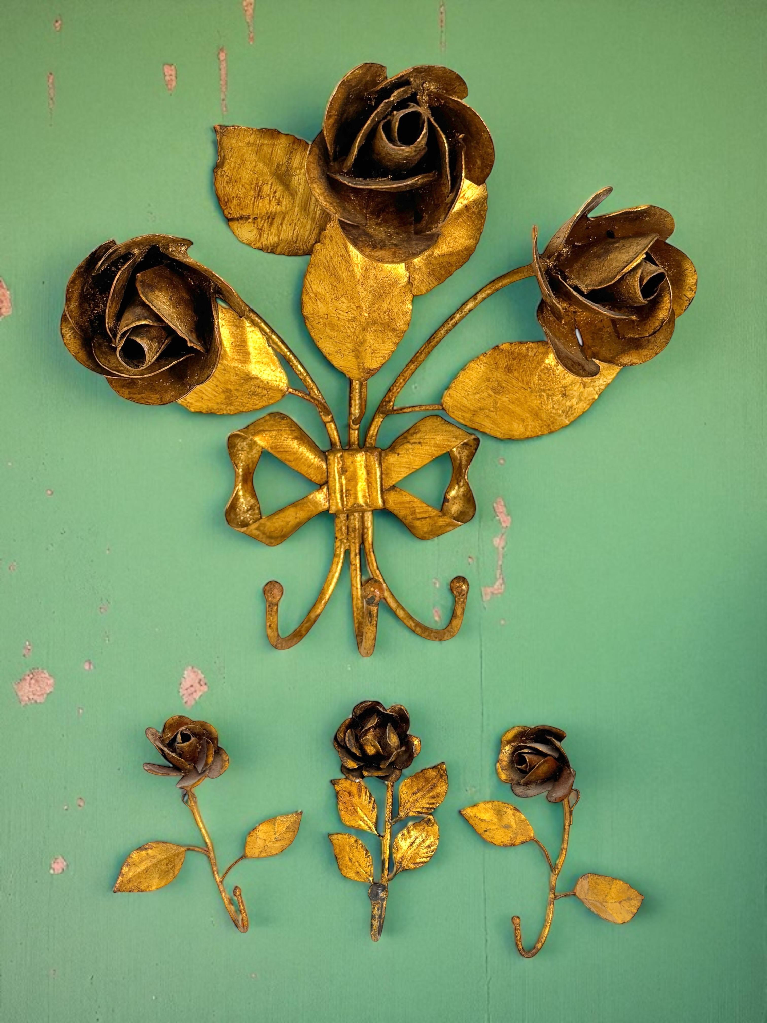 Ensemble de crochets de porte-manteau en métal doré Florentine, années 1950 en vente 5