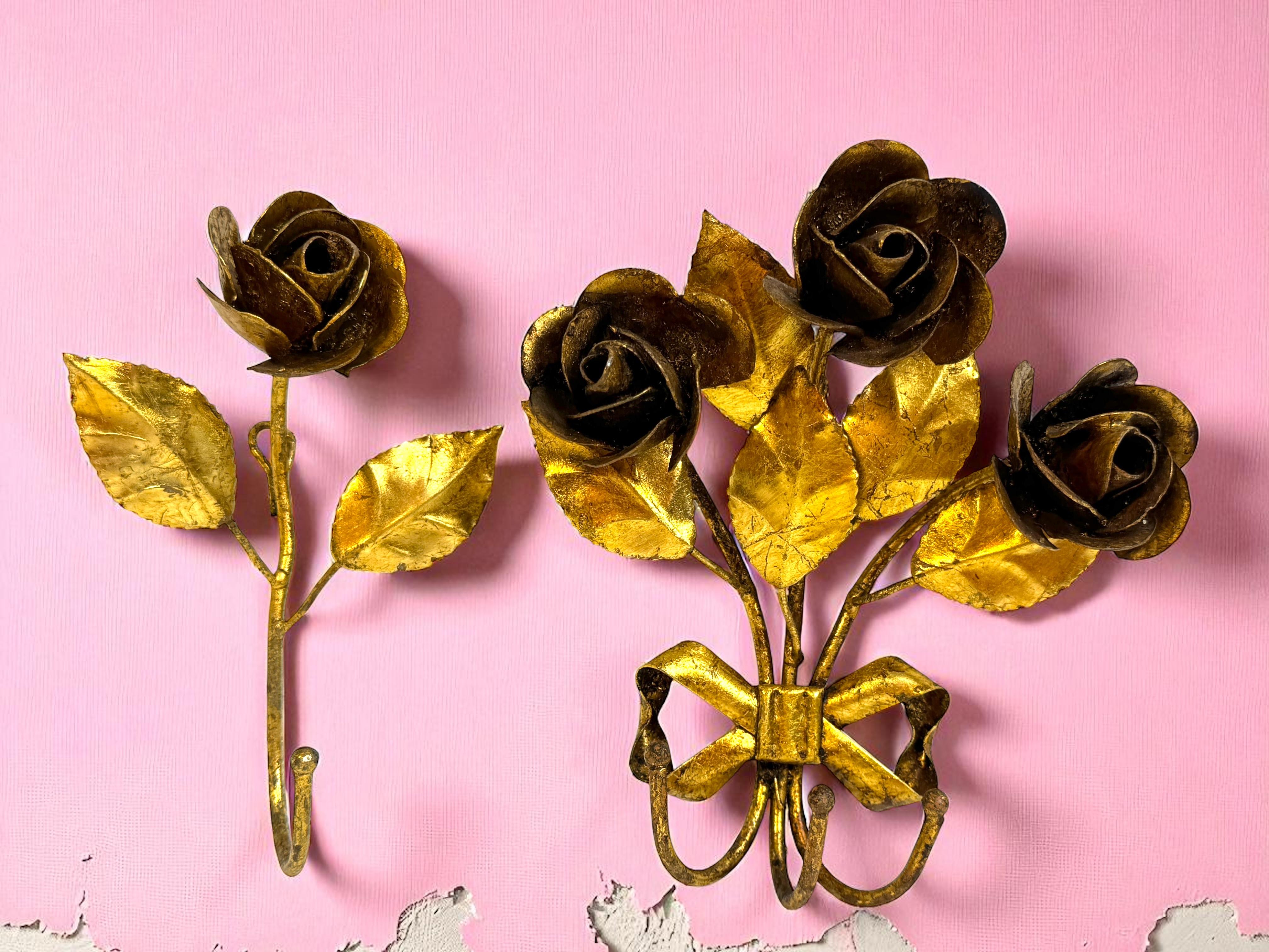 Set di appendiabiti a rosa in metallo dorato Florentine, anni '50 1