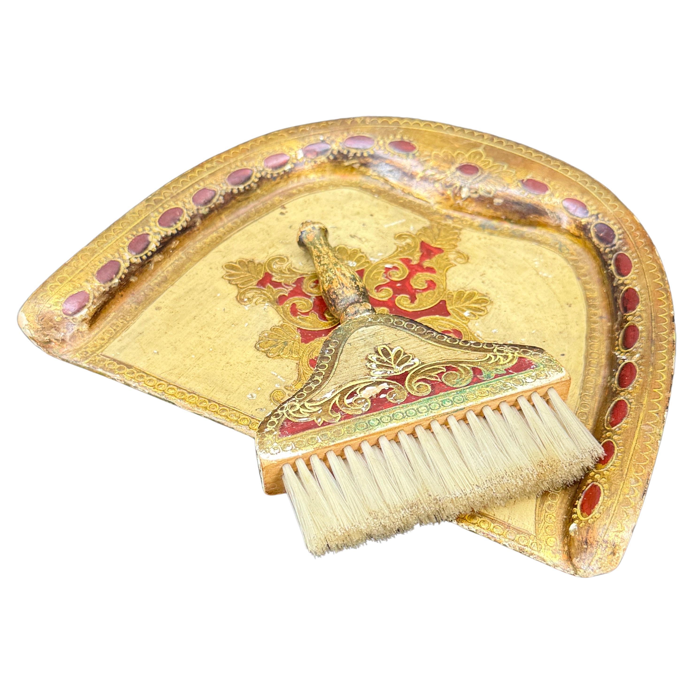 Incantevole tavolo in Wood Wood italiano Florentine Crumber. Il set comprende la spazzatrice e il vassoio. Un'ottima aggiunta per arricchire una collezione esistente di questi popolari pezzi vintage.
