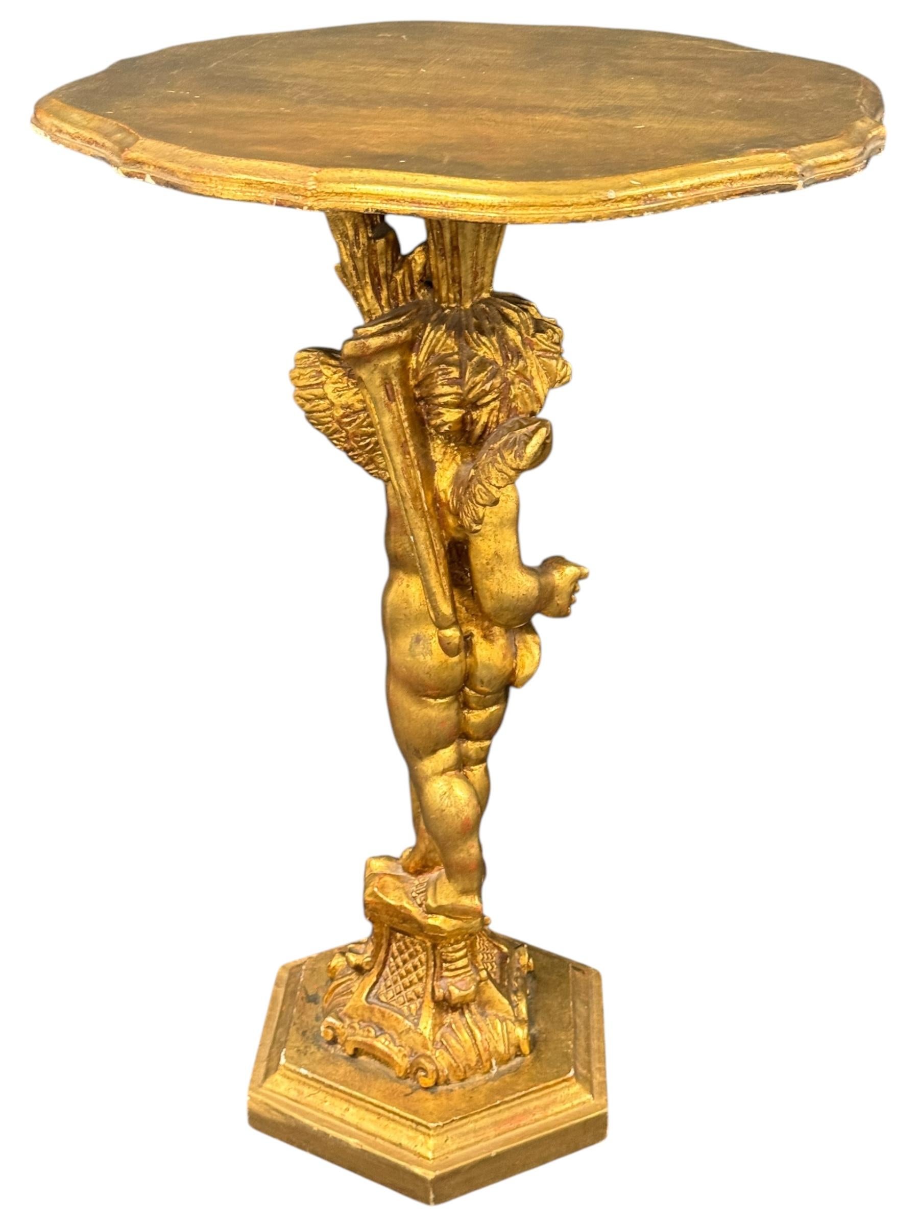 Bois Table d'appoint italienne en bois doré Florentine Pied d'ange chérubin, Toleware Tole en vente