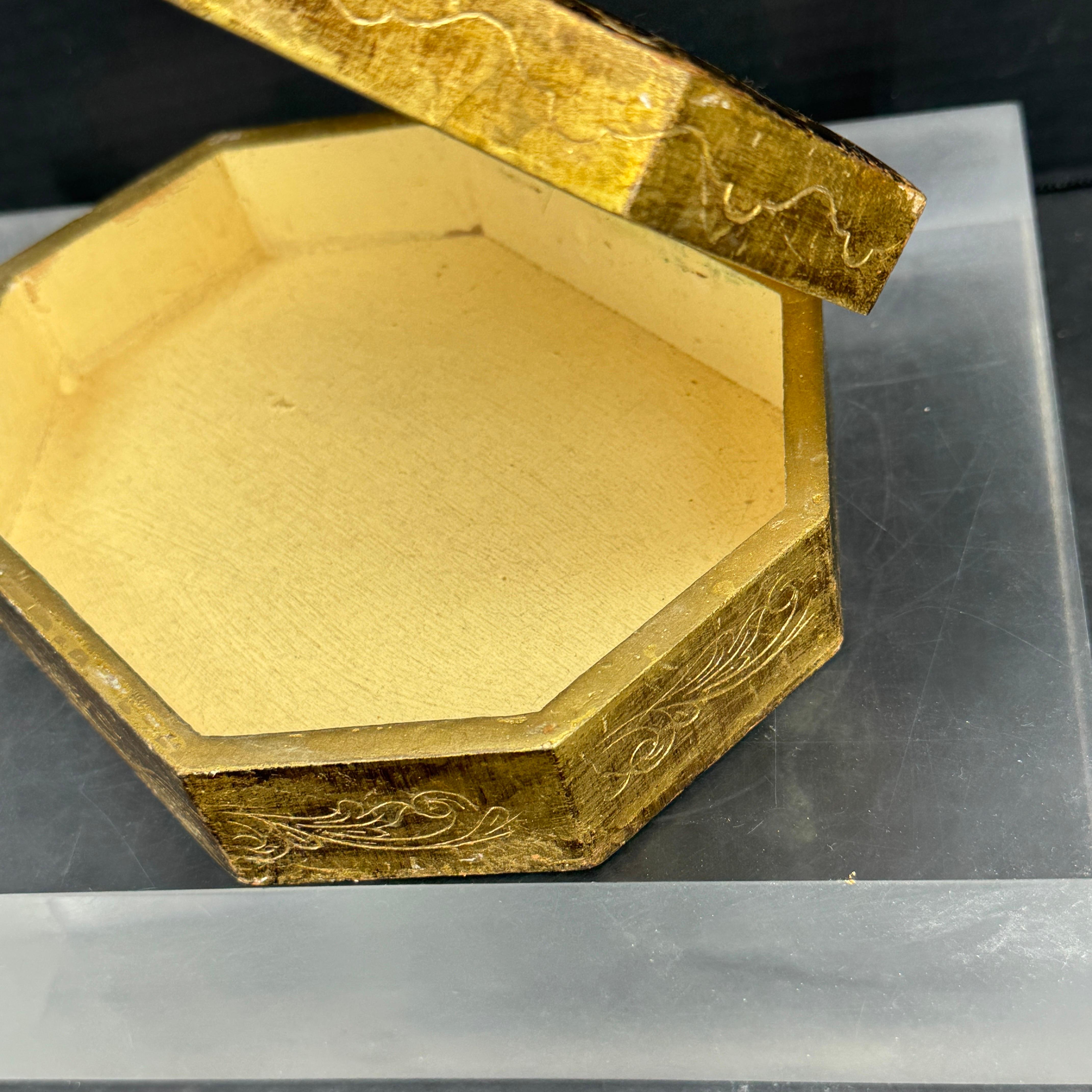 Joyero Florentino Italiano de Madera Dorada con Oro en venta 5