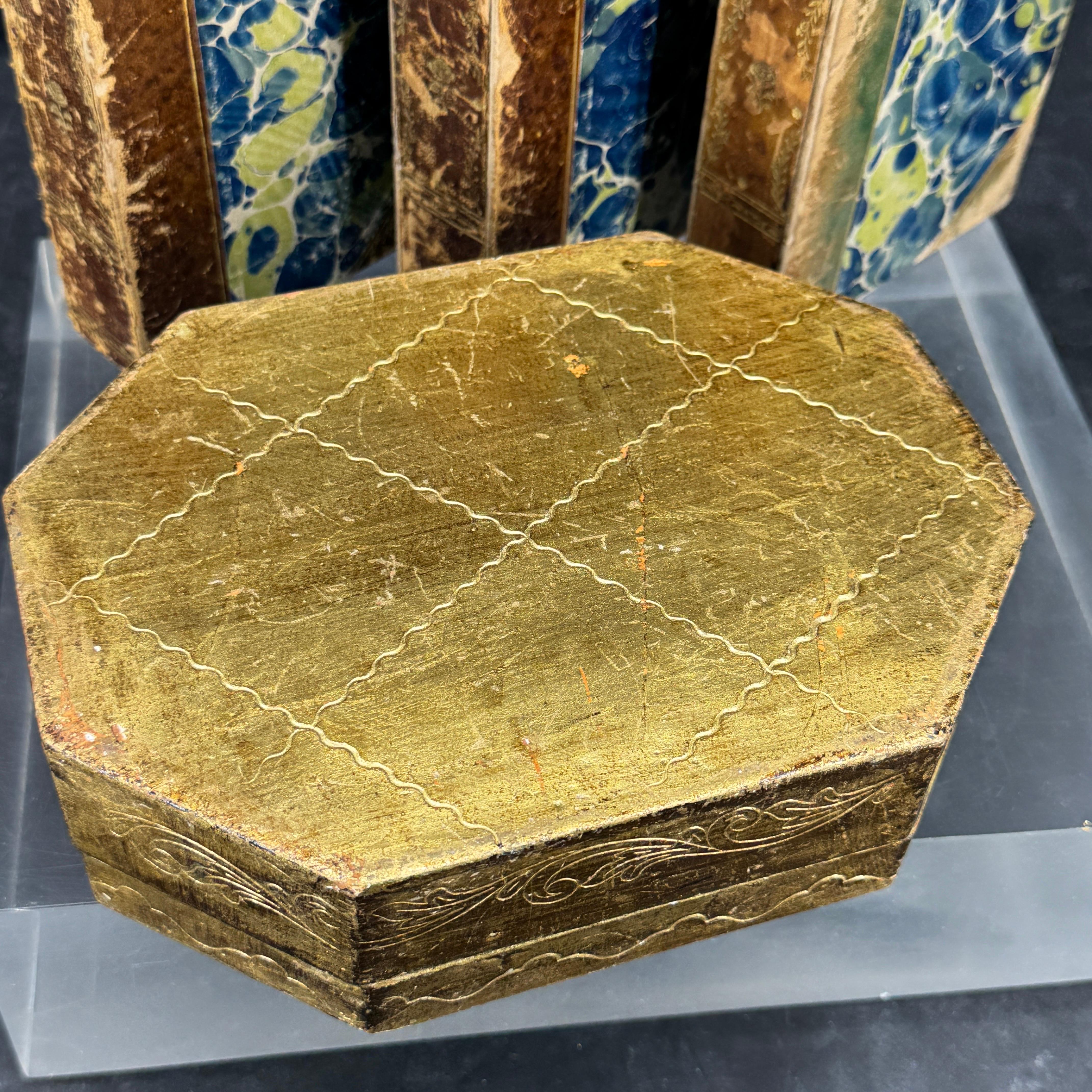 Joyero Florentino Italiano de Madera Dorada con Oro en venta 7