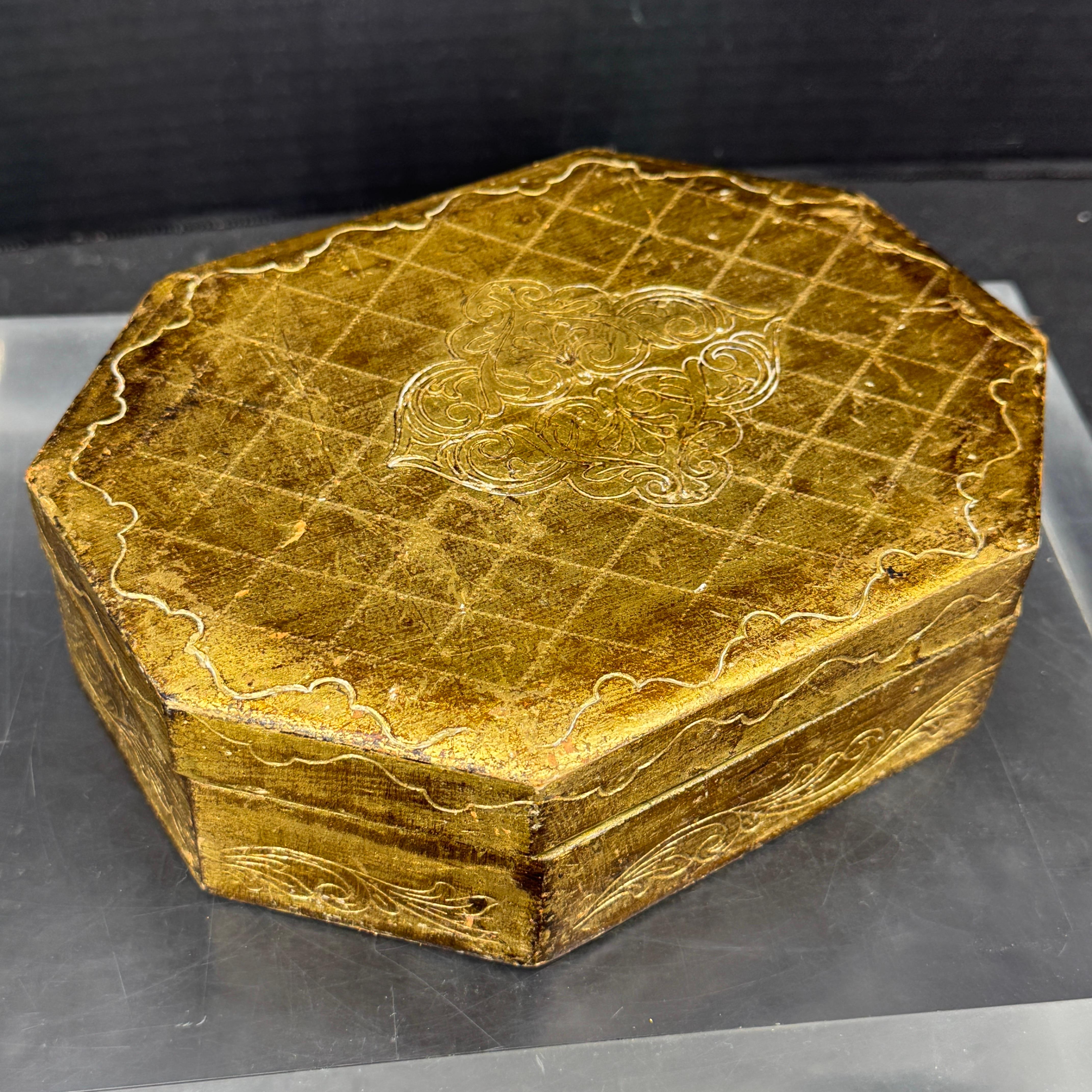 Joyero Florentino Italiano de Madera Dorada con Oro Hecho a mano en venta