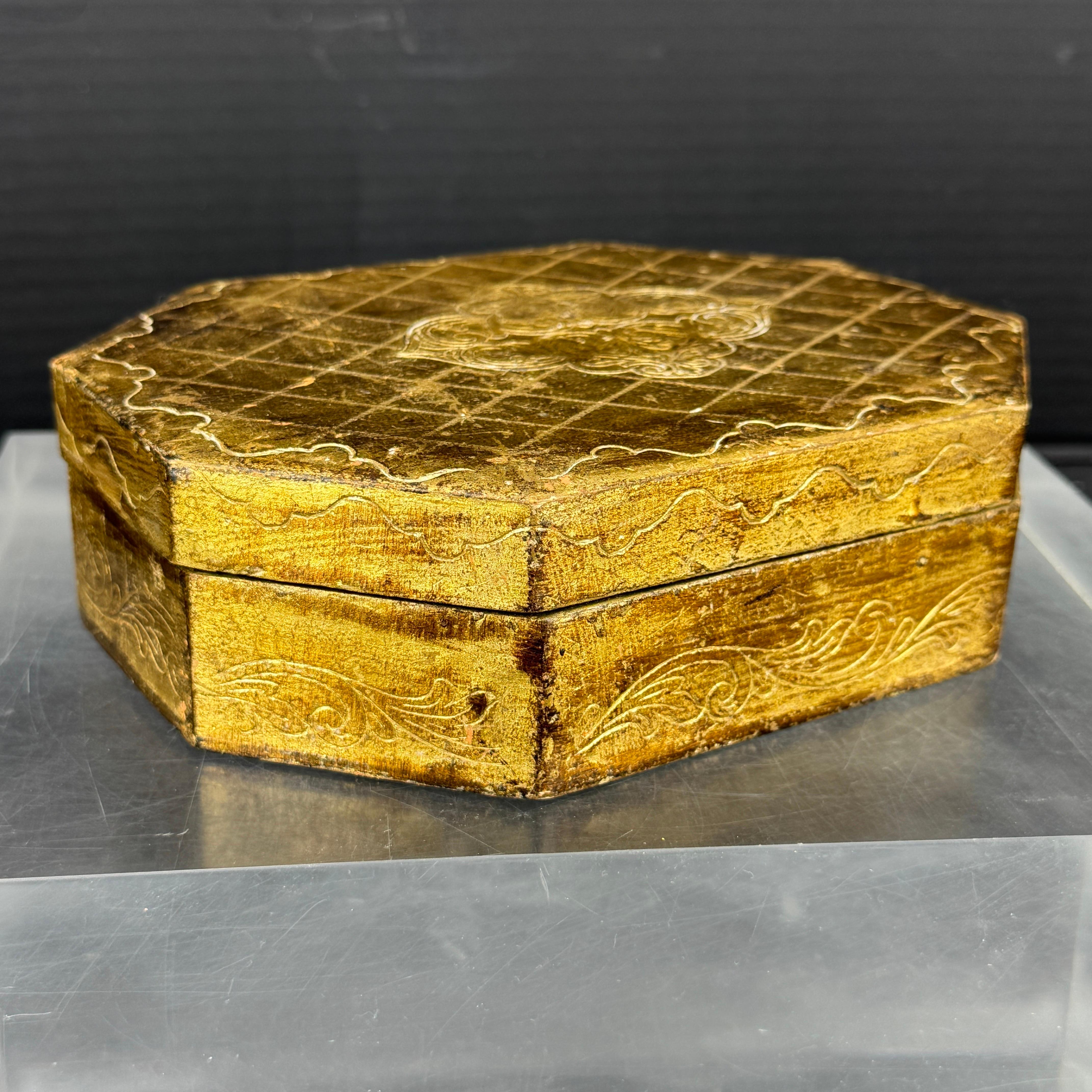 Joyero Florentino Italiano de Madera Dorada con Oro en Bueno estado para la venta en Haddonfield, NJ