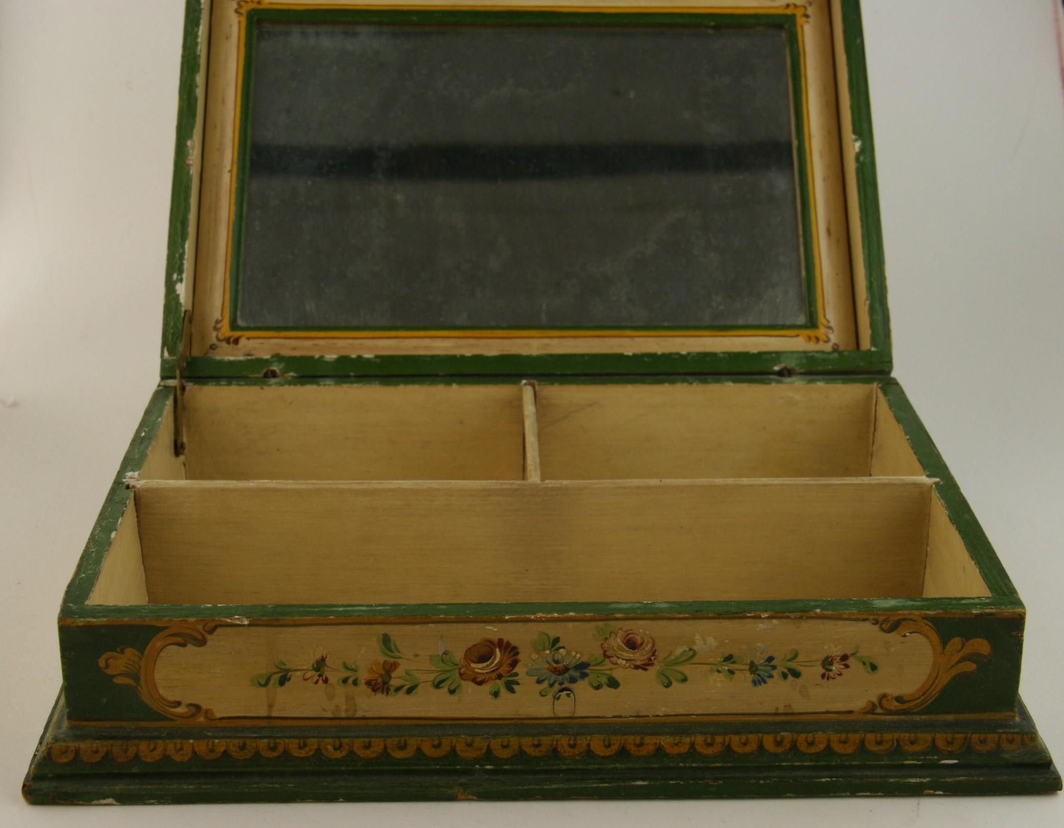 Italian Florentine Hand Painted Box, circa 1920s 3
