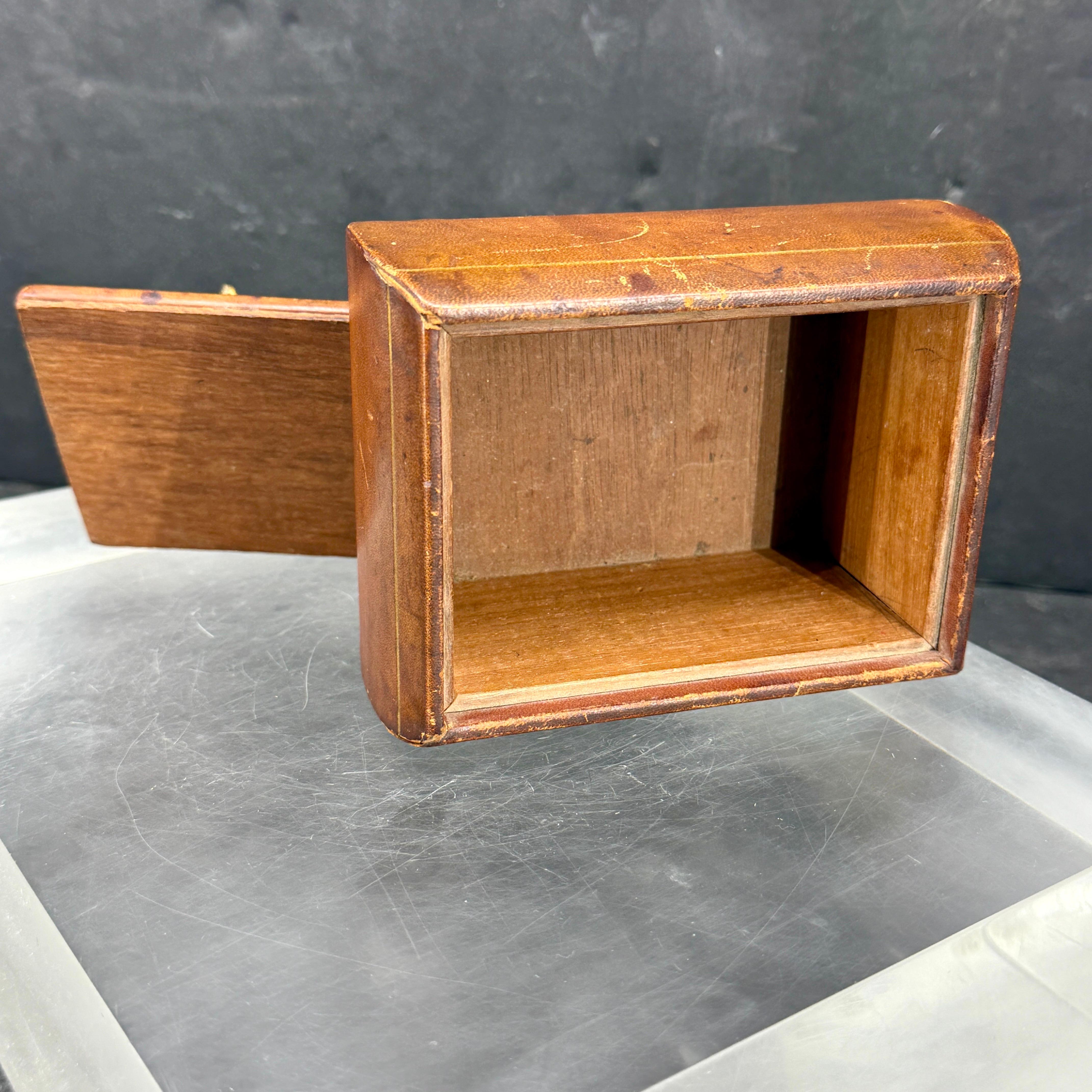 Italian Florentine Mid-Century Leather Box with Dog For Sale 8