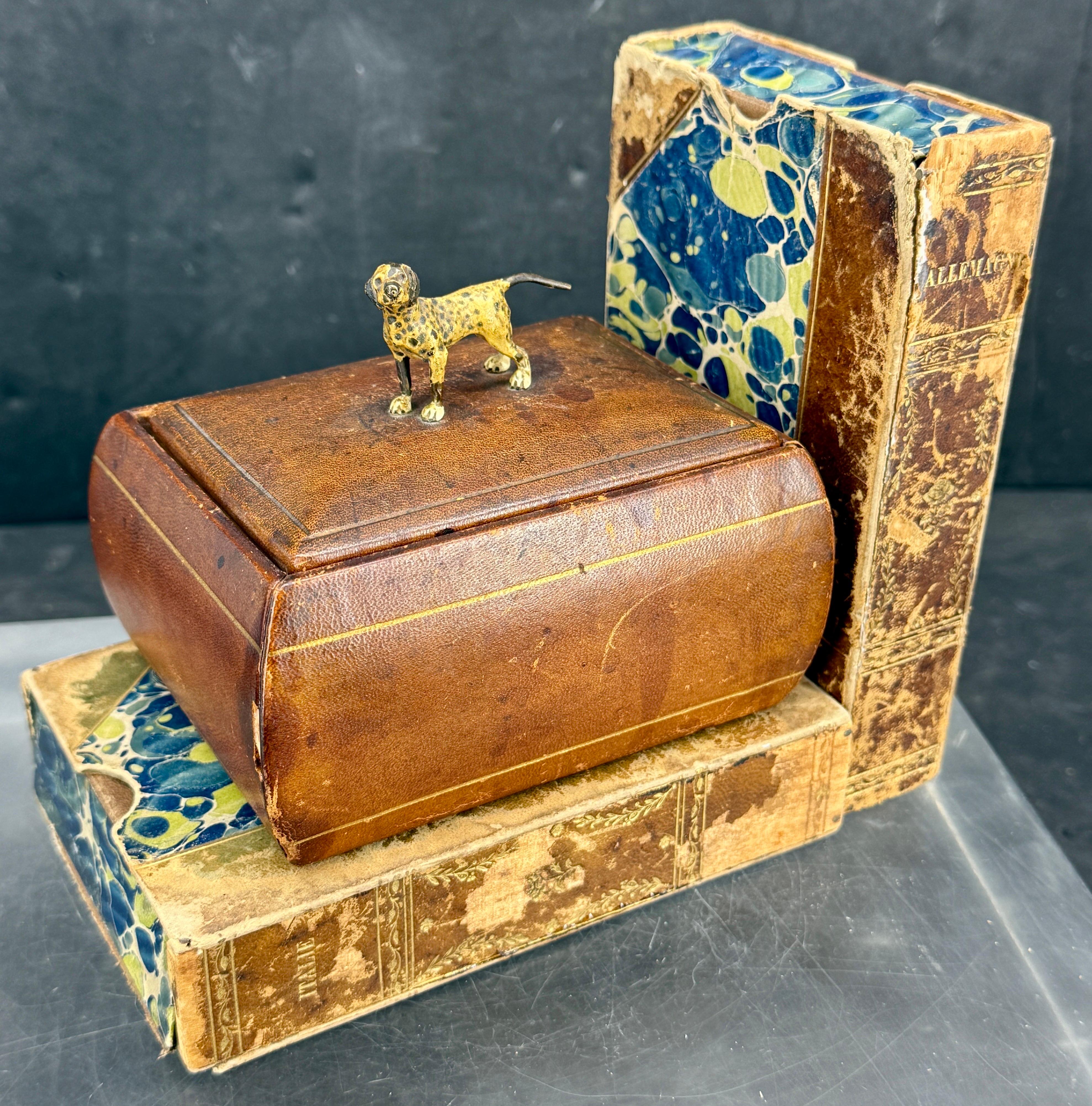 Italian Florentine Mid-Century Leather Box with Dog For Sale 12