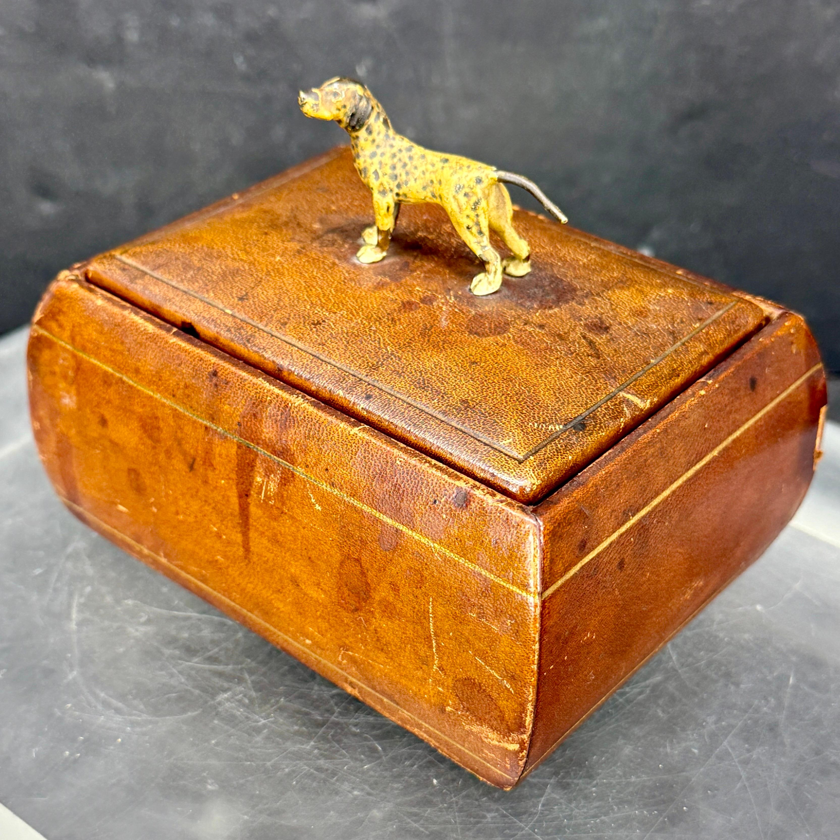 Italian Florentine Mid-Century Leather Box with Dog In Good Condition For Sale In Haddonfield, NJ
