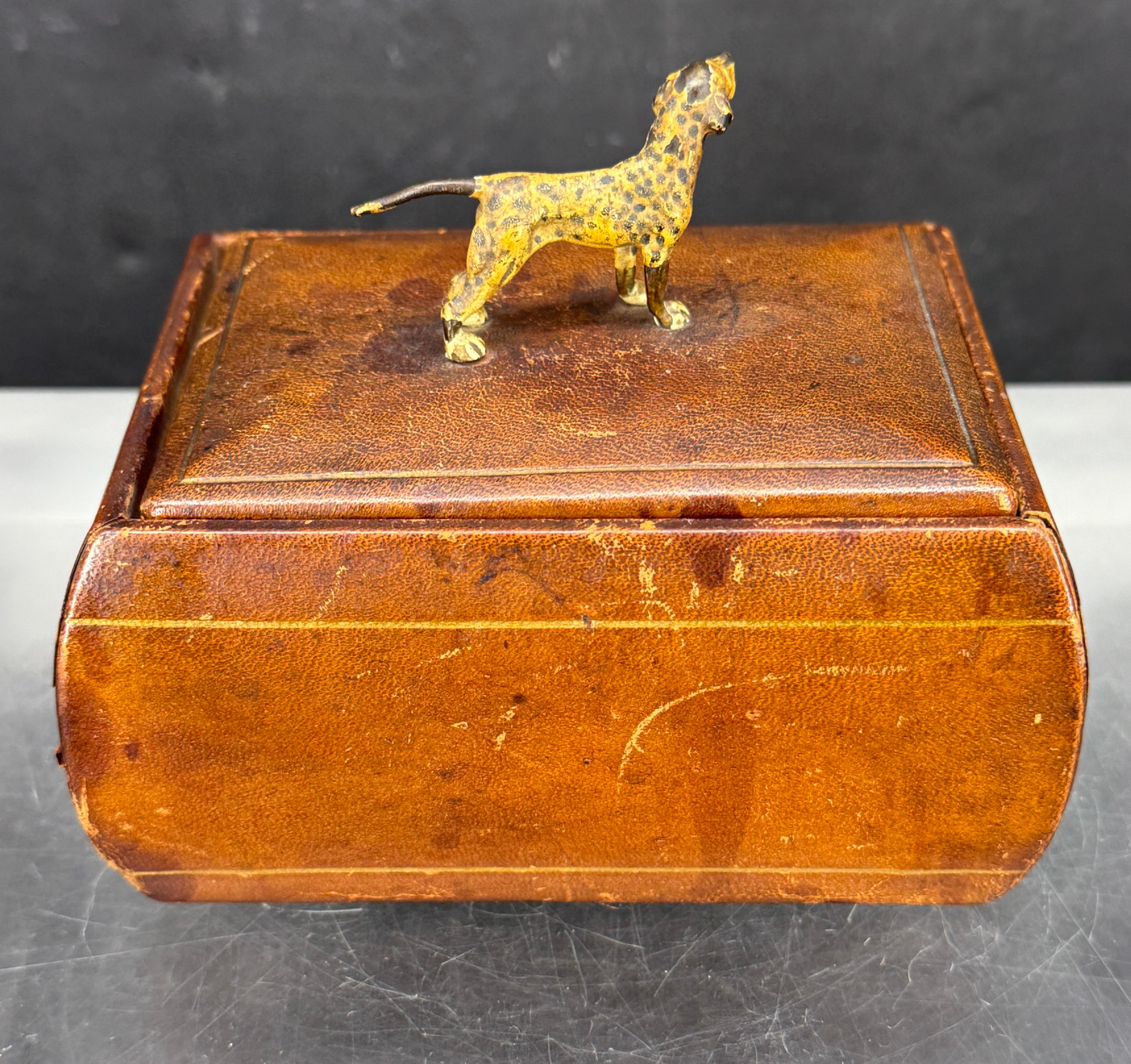 Italian Florentine Mid-Century Leather Box with Dog For Sale 3