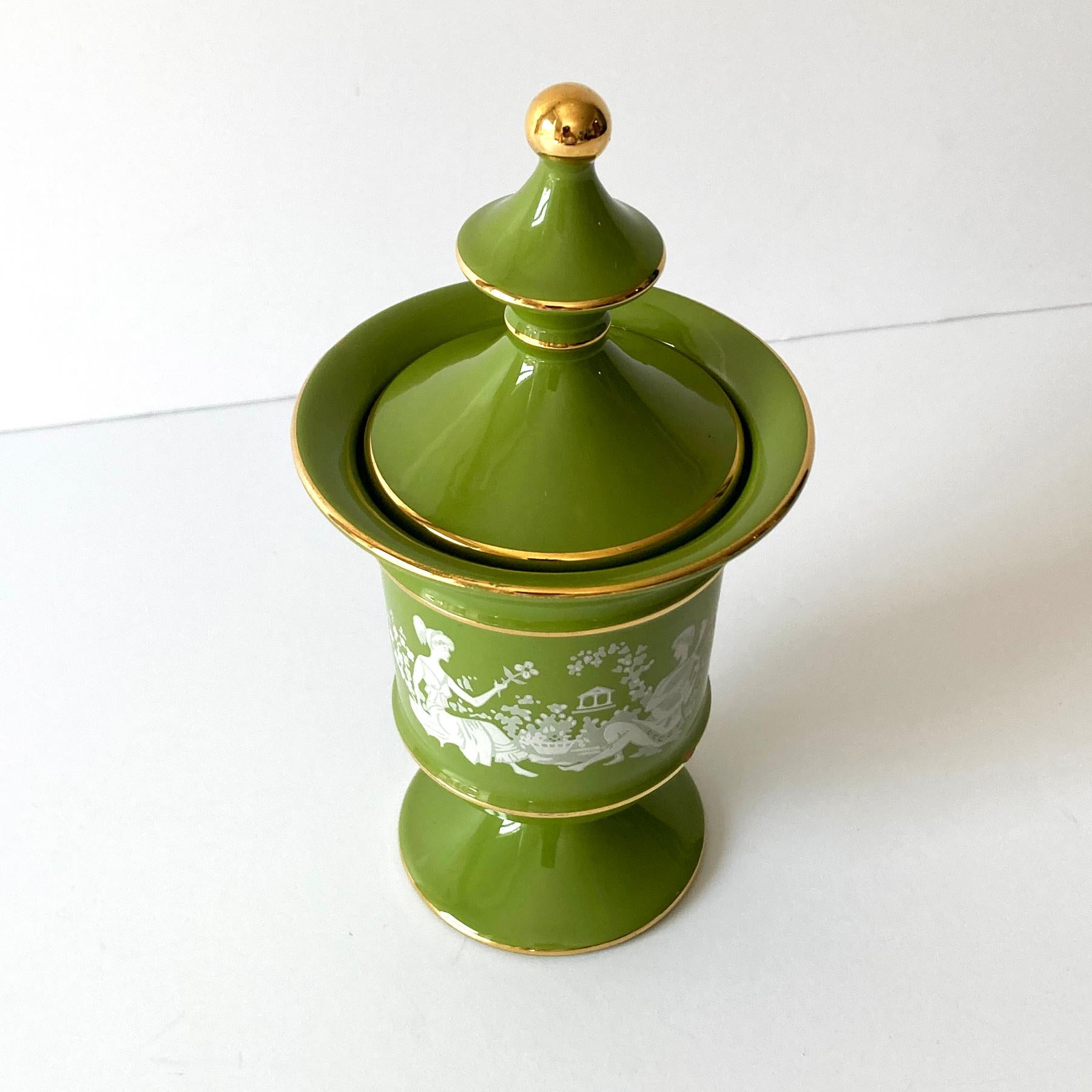 Urna Florentina Italiana de Jarrón Redondo con Tapa, Verde Musgo y Dorado, Años 60 Glaseado en venta