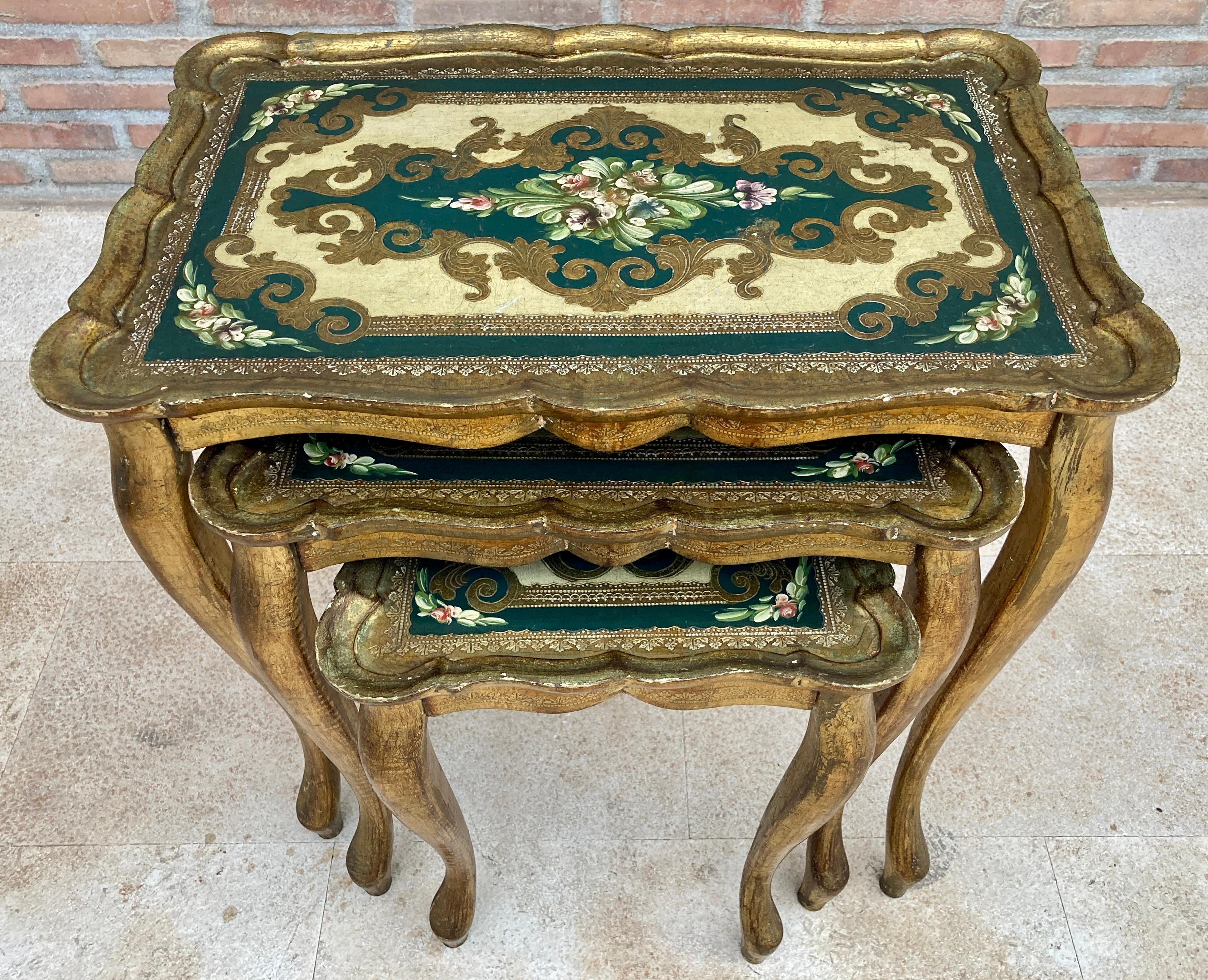 Italienische Florentine Neoklassische Nisttische aus Giltwood, 1960er Jahre, Satz von 3 im Angebot 7
