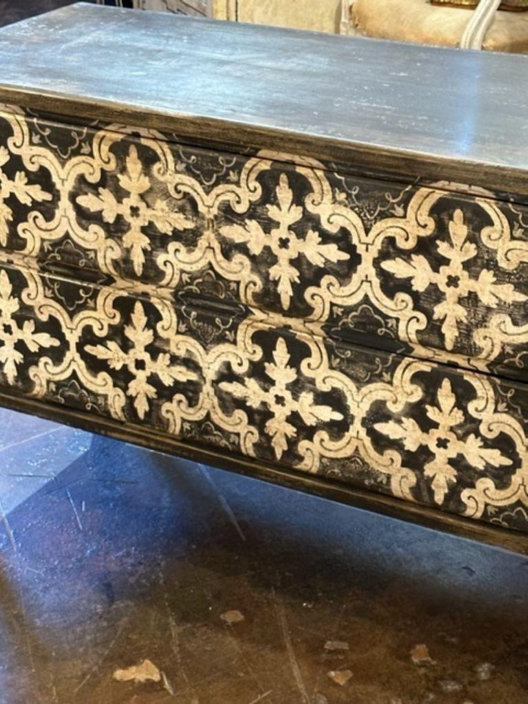Italian Florentine Painted Black and White Commode In Good Condition For Sale In Dallas, TX