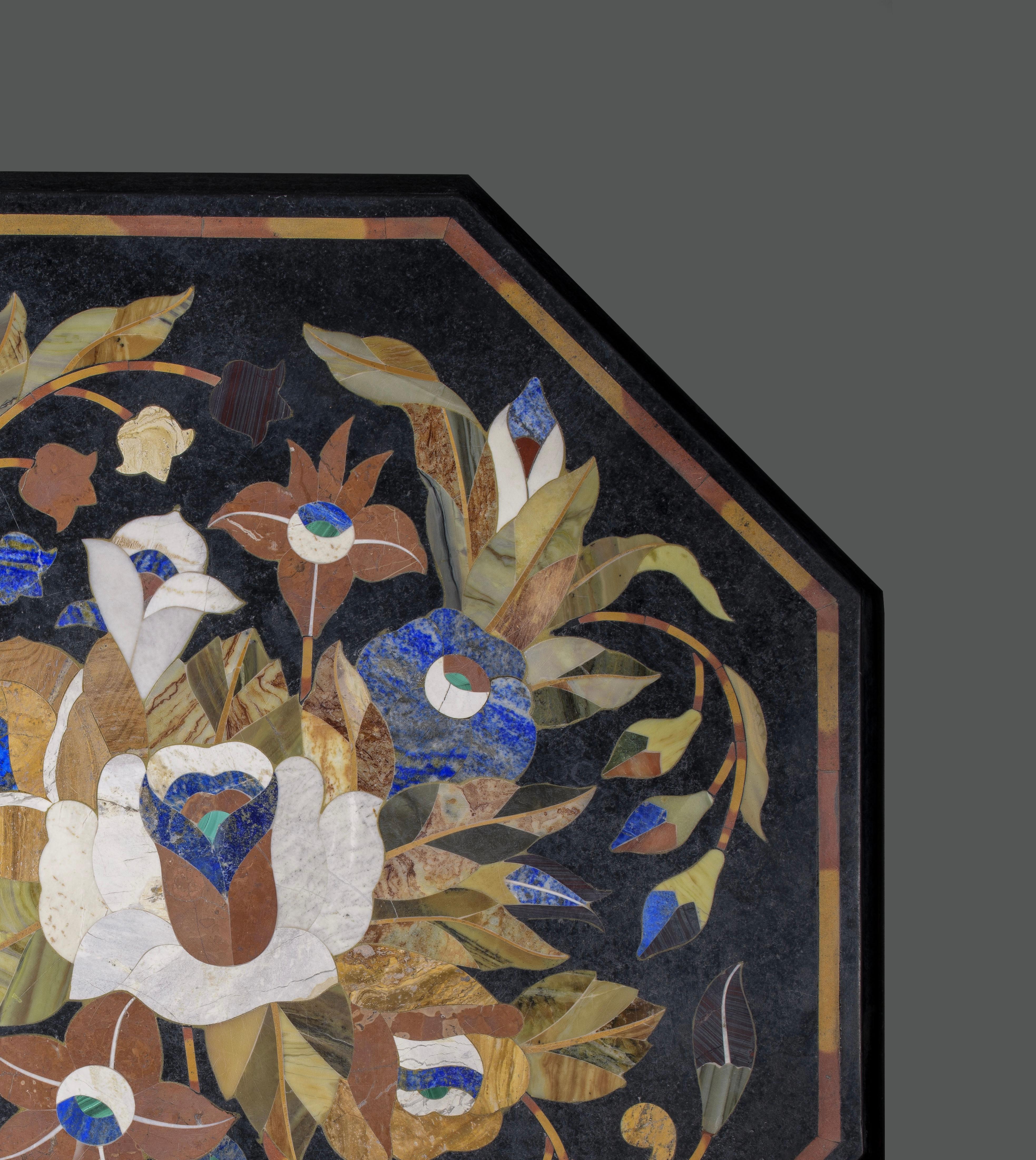 Grand Tour Piano da tavolo in marmo con intarsio in pietra dura Florentine in vendita