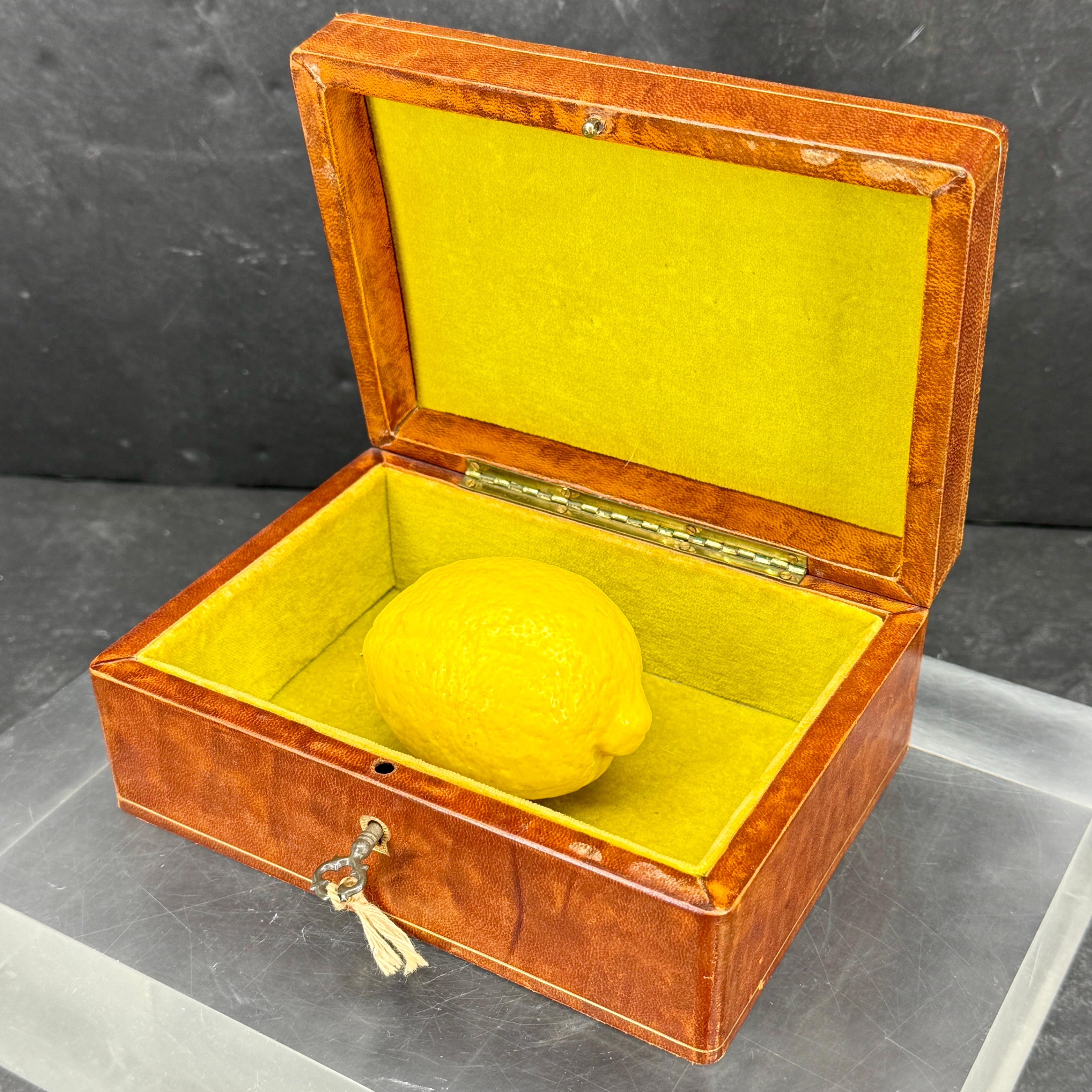 Italian Florentine Rectangular Gold Embossed Leather Box with Lock and Key For Sale 5