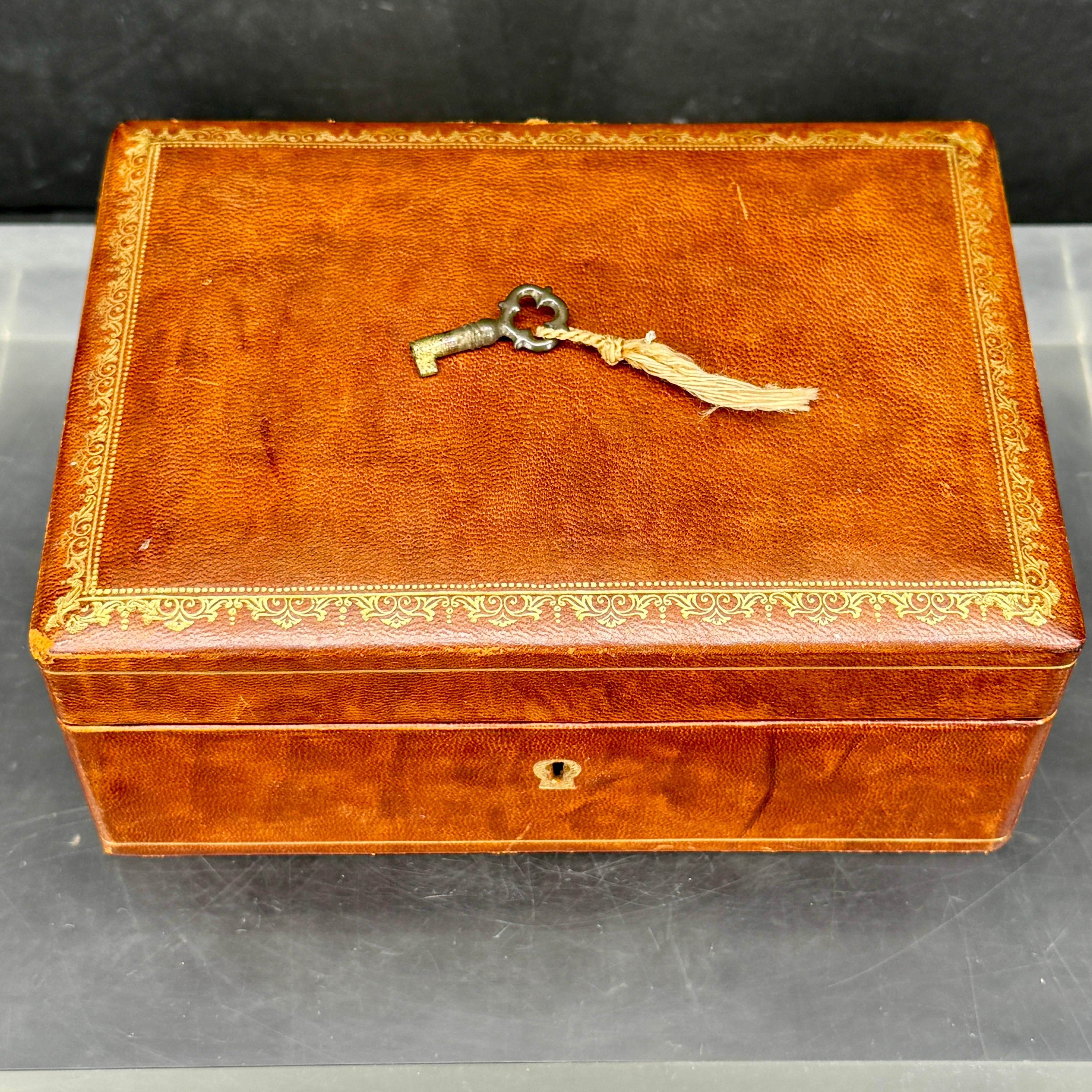 Italian Florentine Rectangular Gold Embossed Leather Box with Lock and Key For Sale 2