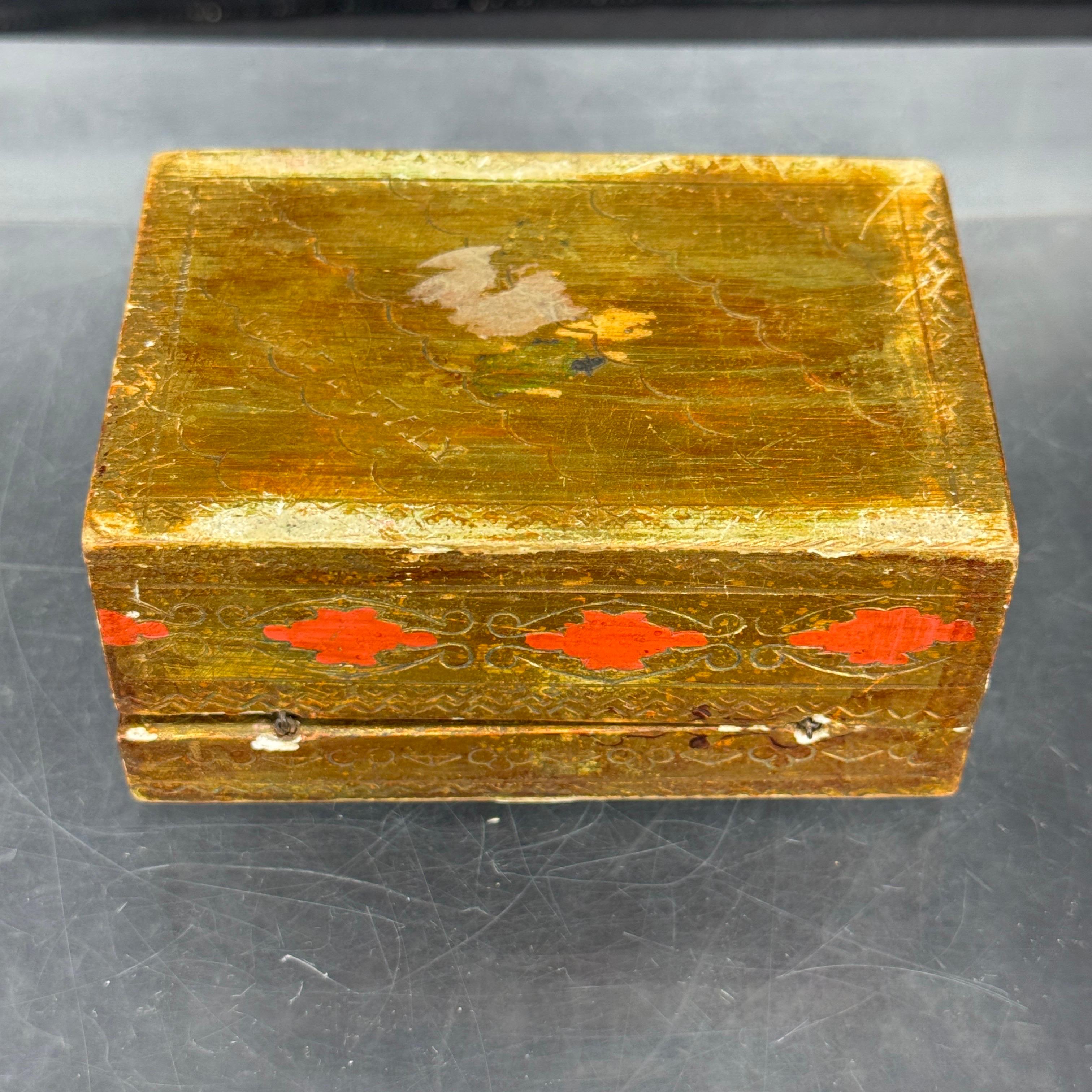 Joyero Rectangular Florentino Italiano de Baratijas de Madera siglo XX en venta