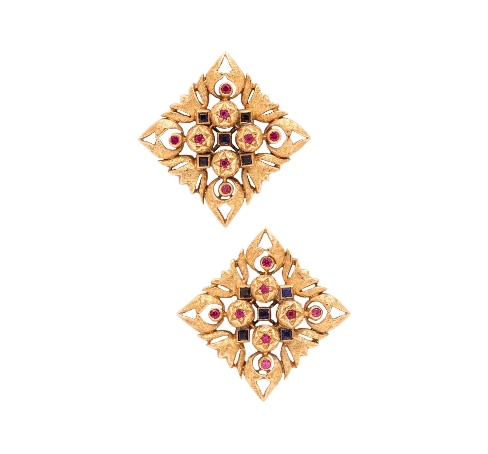 Florentine Renaissance pair of jeweled clips

A vintage renaissance revival pieces made in Florence, Italy back in the 1930's. This beautiful clips-earrings has been crafted in solid yellow gold of 18 karats and finished with textured Renaissance