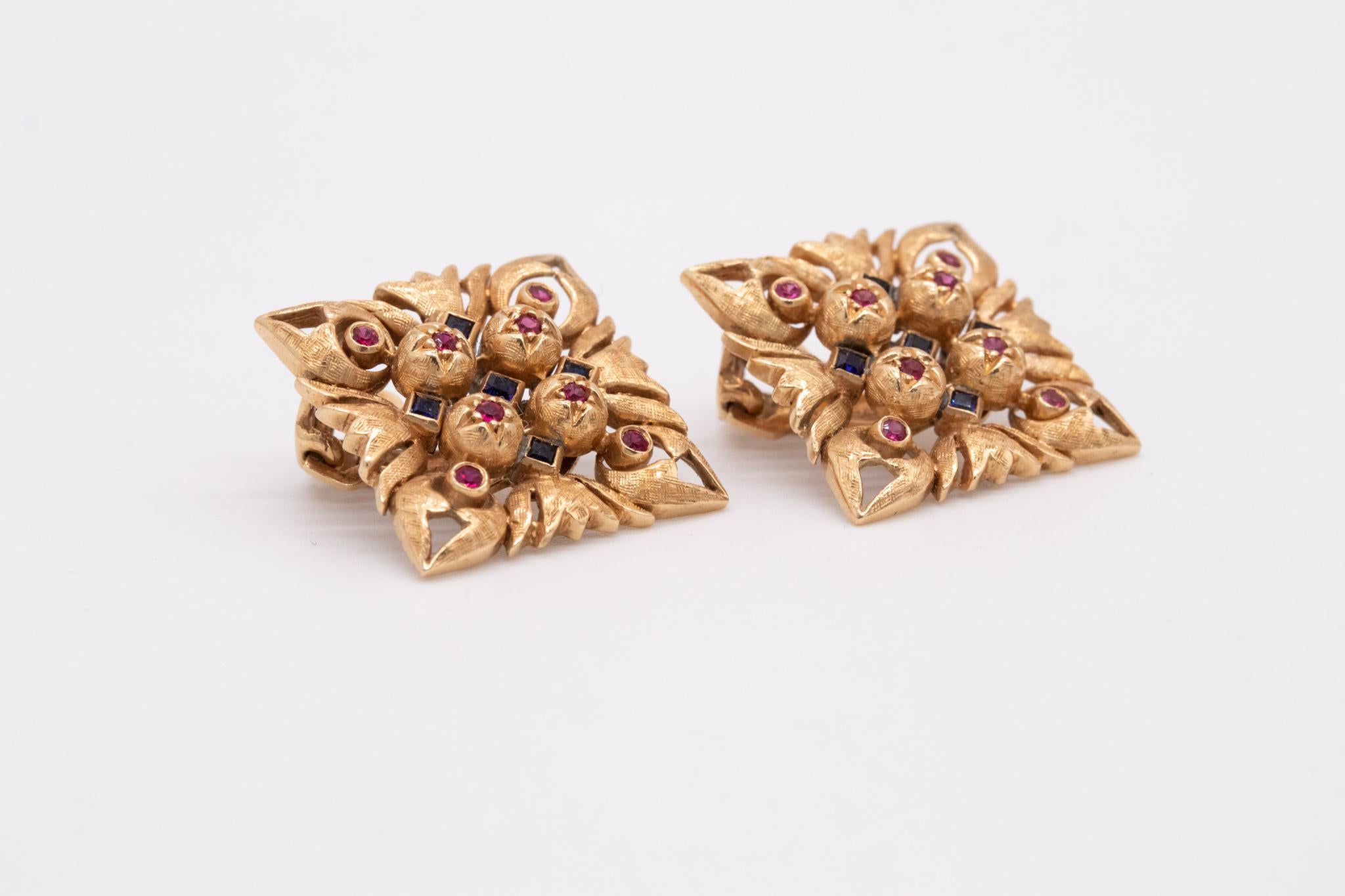 Italian Florentine Renaissance Clips Earrings 18Kt Yellow Gold Ruby & Sapphires For Sale 1