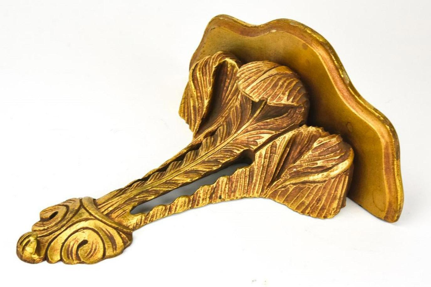 Italian Florentine Style Giltwood Wall Bracket In Good Condition For Sale In Sheffield, MA