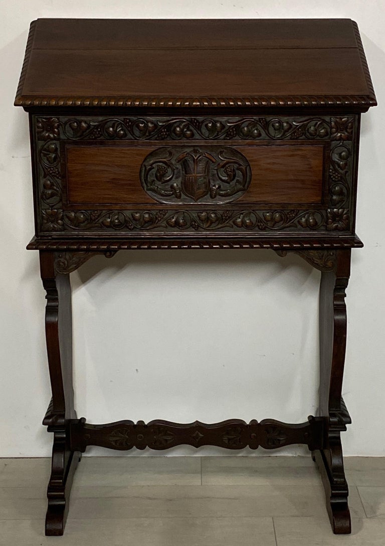 Italian Florentine Style Walnut Podium Desk, circa 1920 For Sale 1