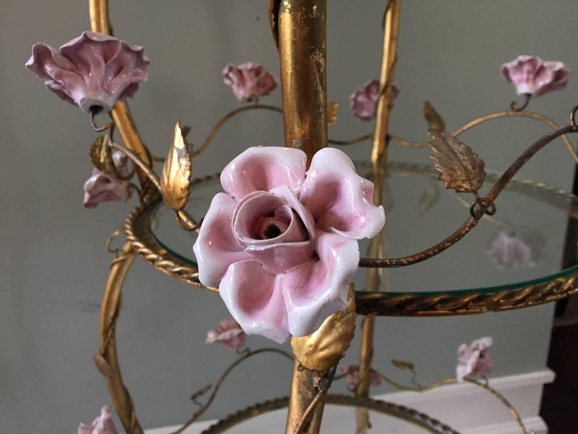 Renaissance Italian Florentine Tole Gold Gilt Étagère with Porcelain Roses