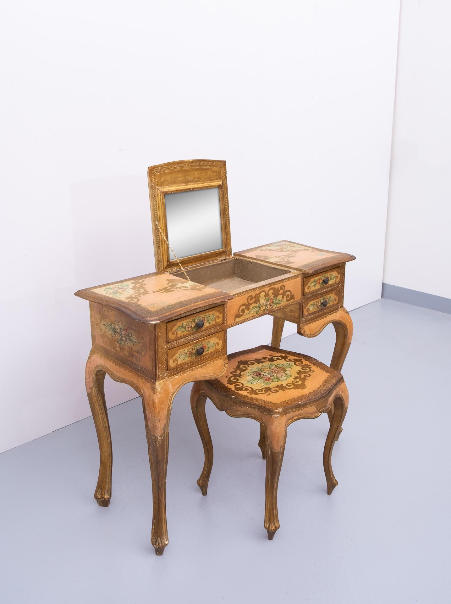 Italian Florentine Vanity Dressing Table and Stool In Good Condition In Den Haag, NL