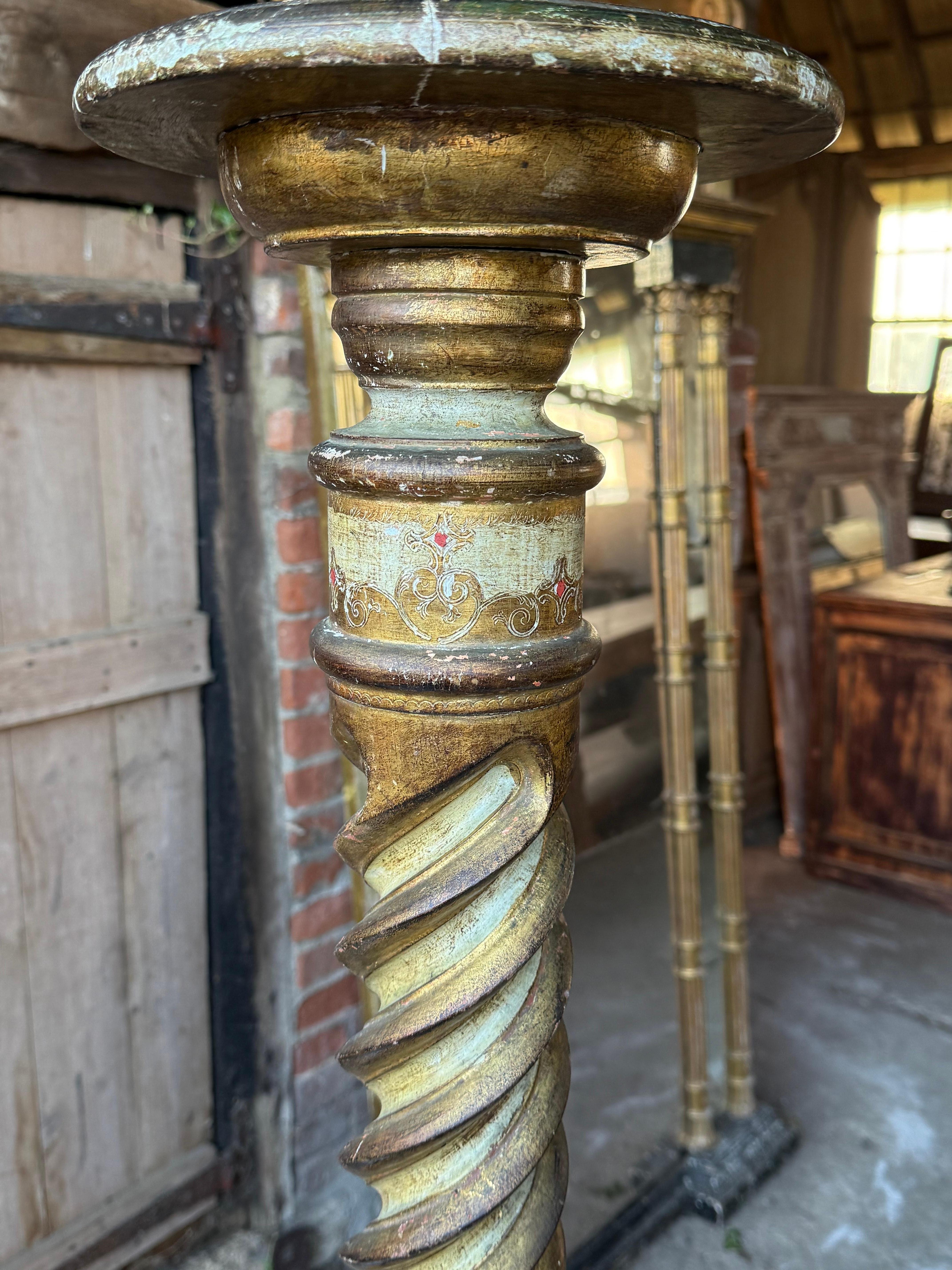 Italiano Supporto per torchere in legno Florentine in vendita