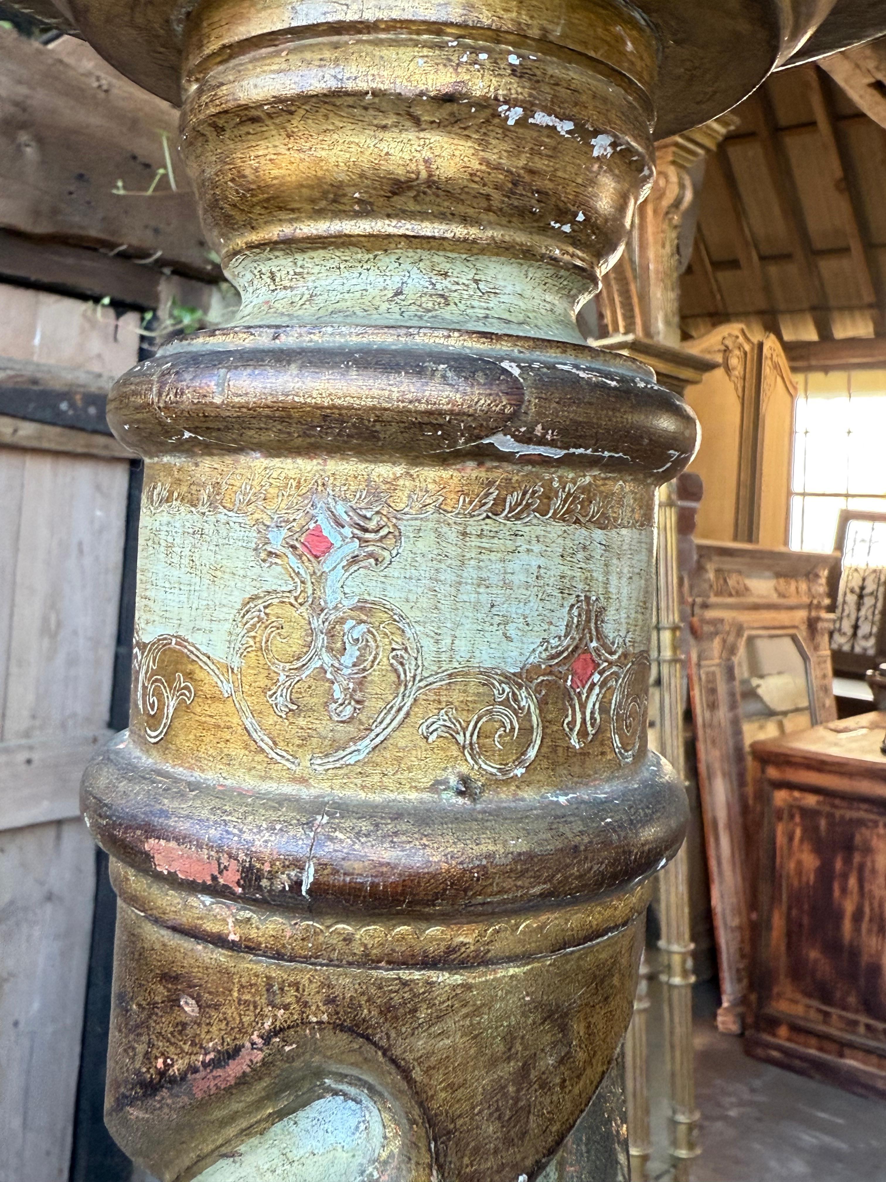 Legno Supporto per torchere in legno Florentine in vendita