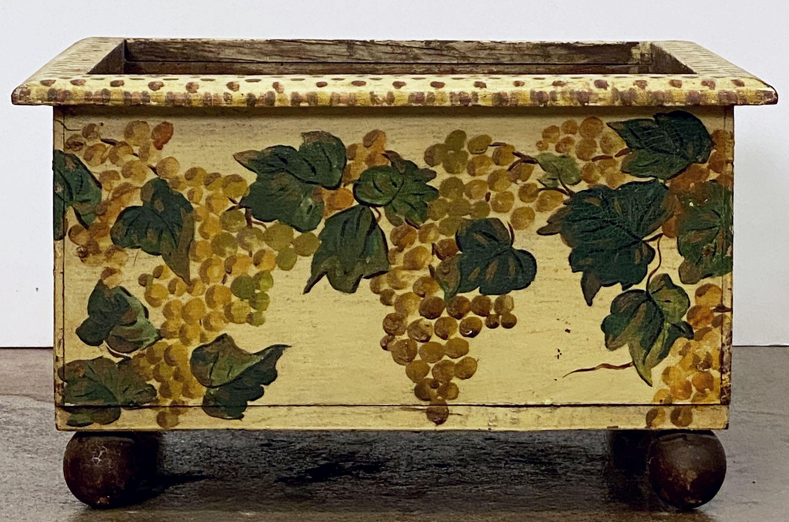 Italienische Blumenbox oder Pflanzgefäß aus bemaltem Holz aus dem 19. Jahrhundert im Angebot 9
