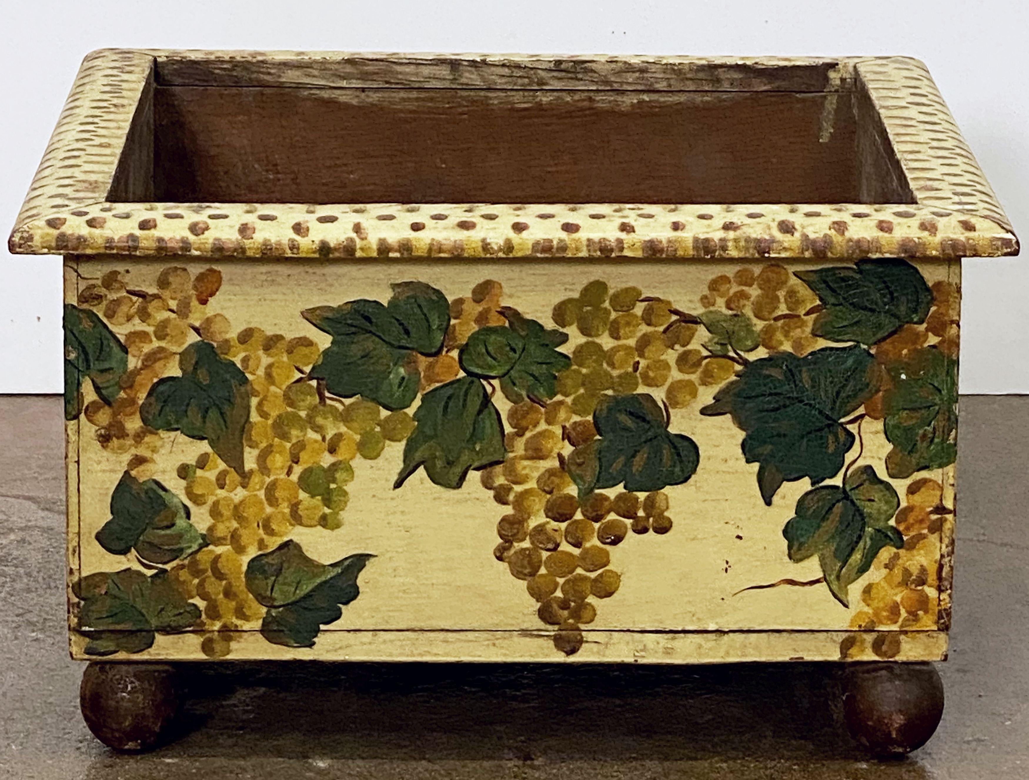 Italienische Blumenbox oder Pflanzgefäß aus bemaltem Holz aus dem 19. Jahrhundert im Angebot 10