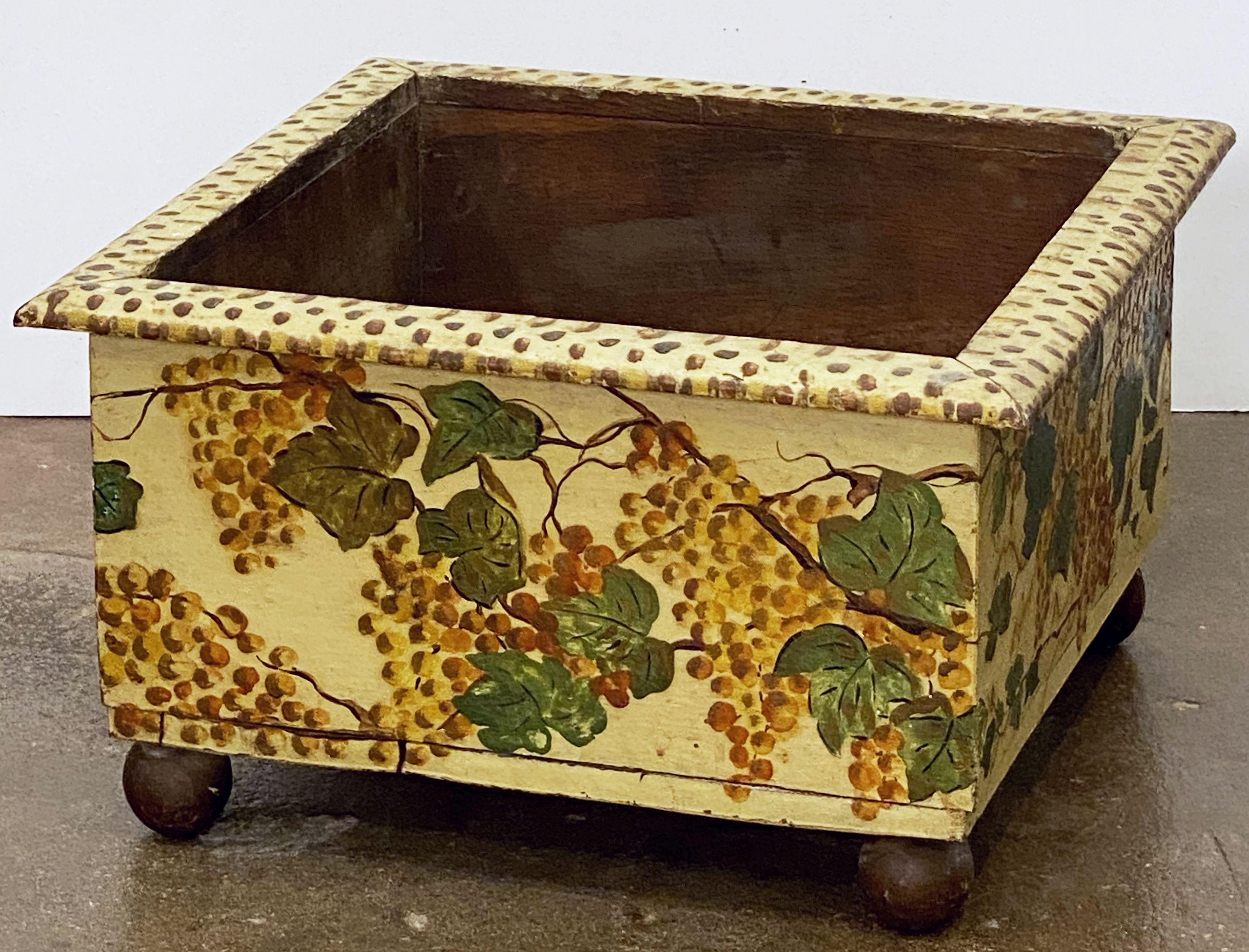 Italienische Blumenbox oder Pflanzgefäß aus bemaltem Holz aus dem 19. Jahrhundert im Angebot 14