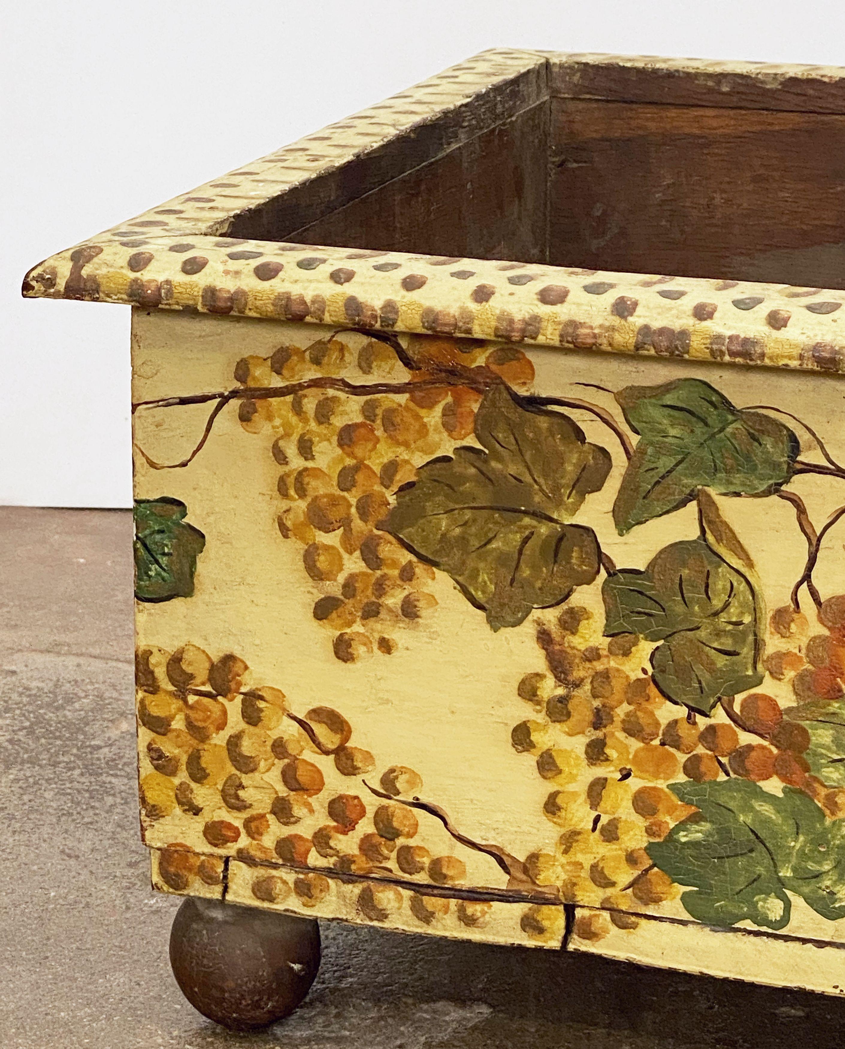 Italienische Blumenbox oder Pflanzgefäß aus bemaltem Holz aus dem 19. Jahrhundert im Angebot 15