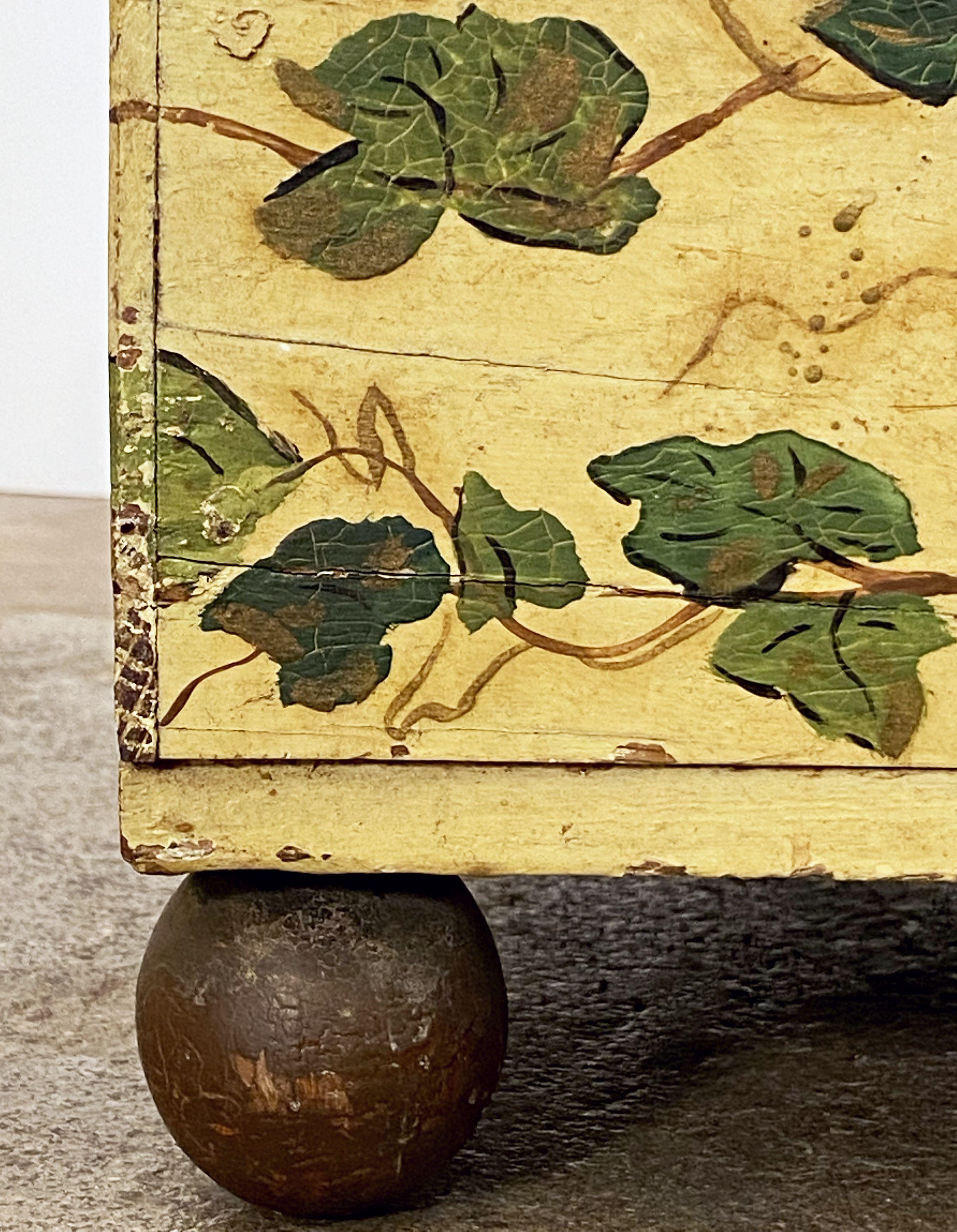 Italian Flower Box or Planter of Painted Wood from the 19th C In Good Condition For Sale In Austin, TX