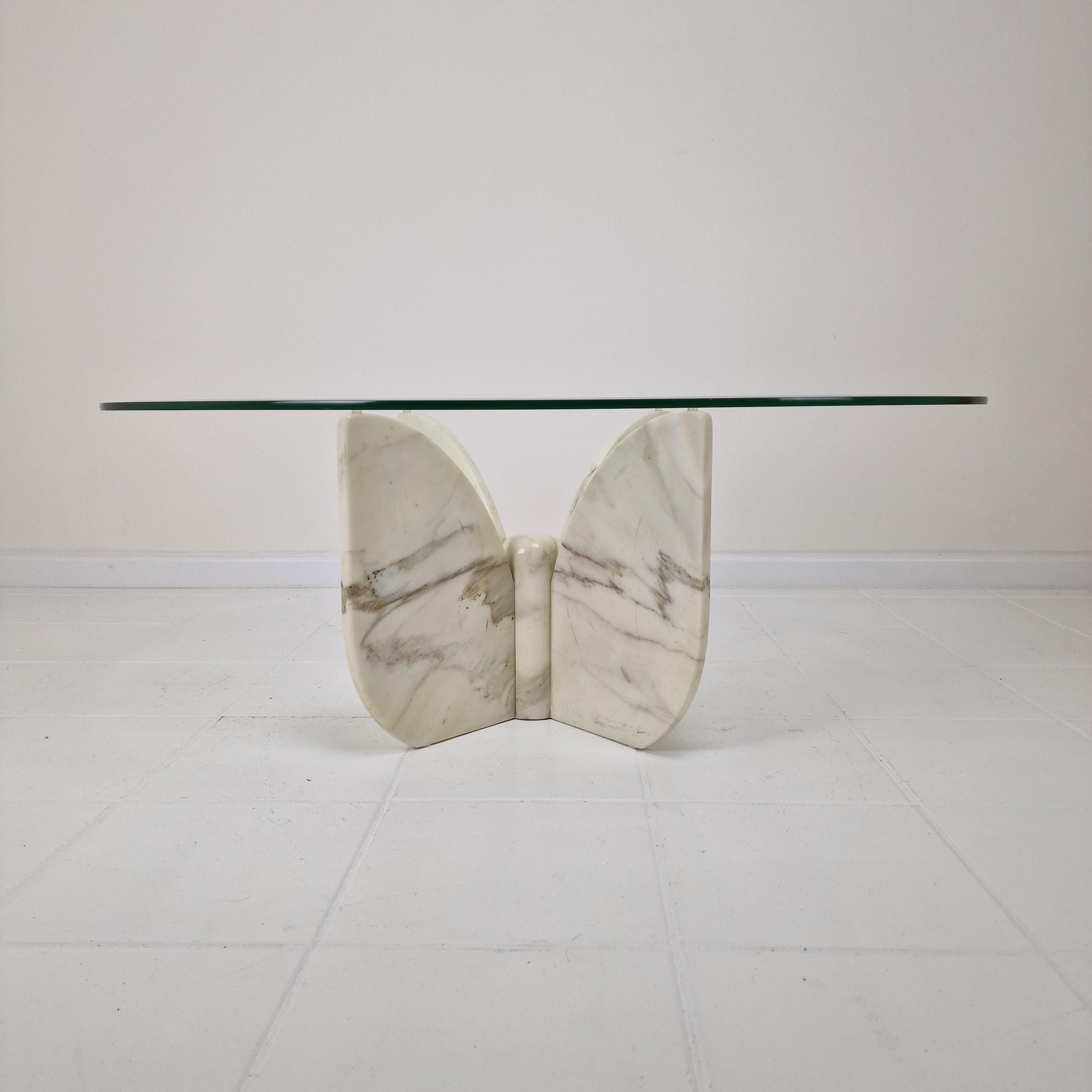 Italienischer Couchtisch „Flower“ aus Marmor mit ovaler Platte im Facet-Schliff, 1970er Jahre im Angebot 1