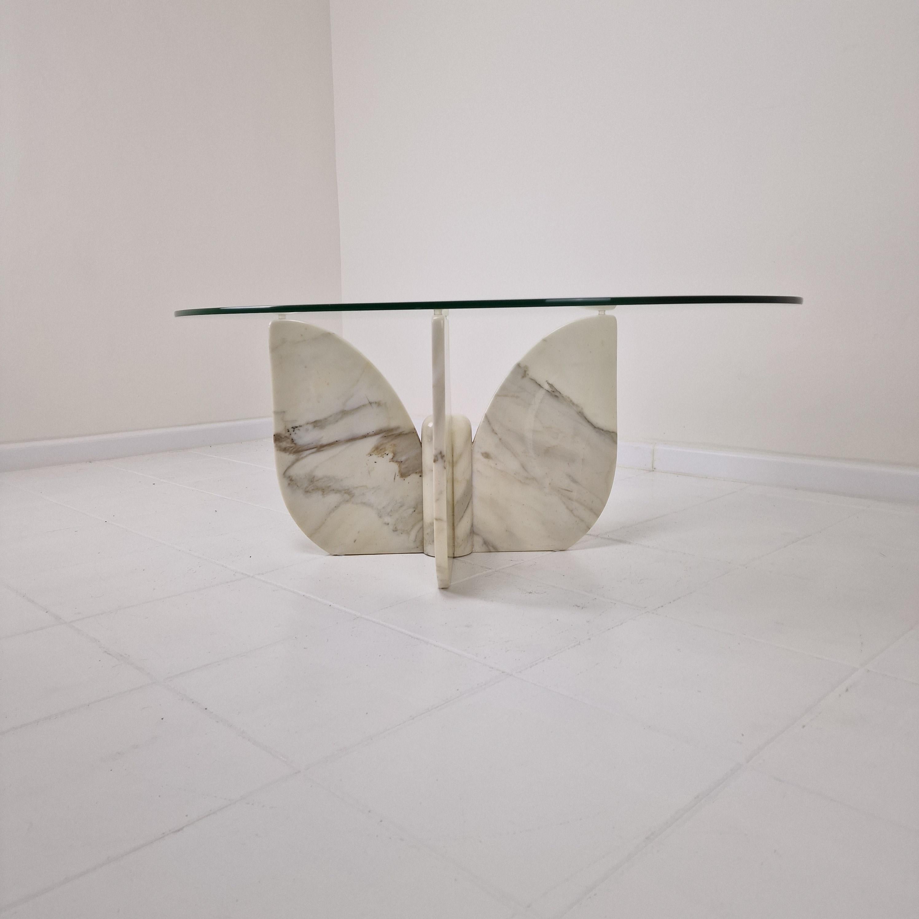 Italienischer Couchtisch „Flower“ aus Marmor mit ovaler Platte im Facet-Schliff, 1970er Jahre im Angebot 2