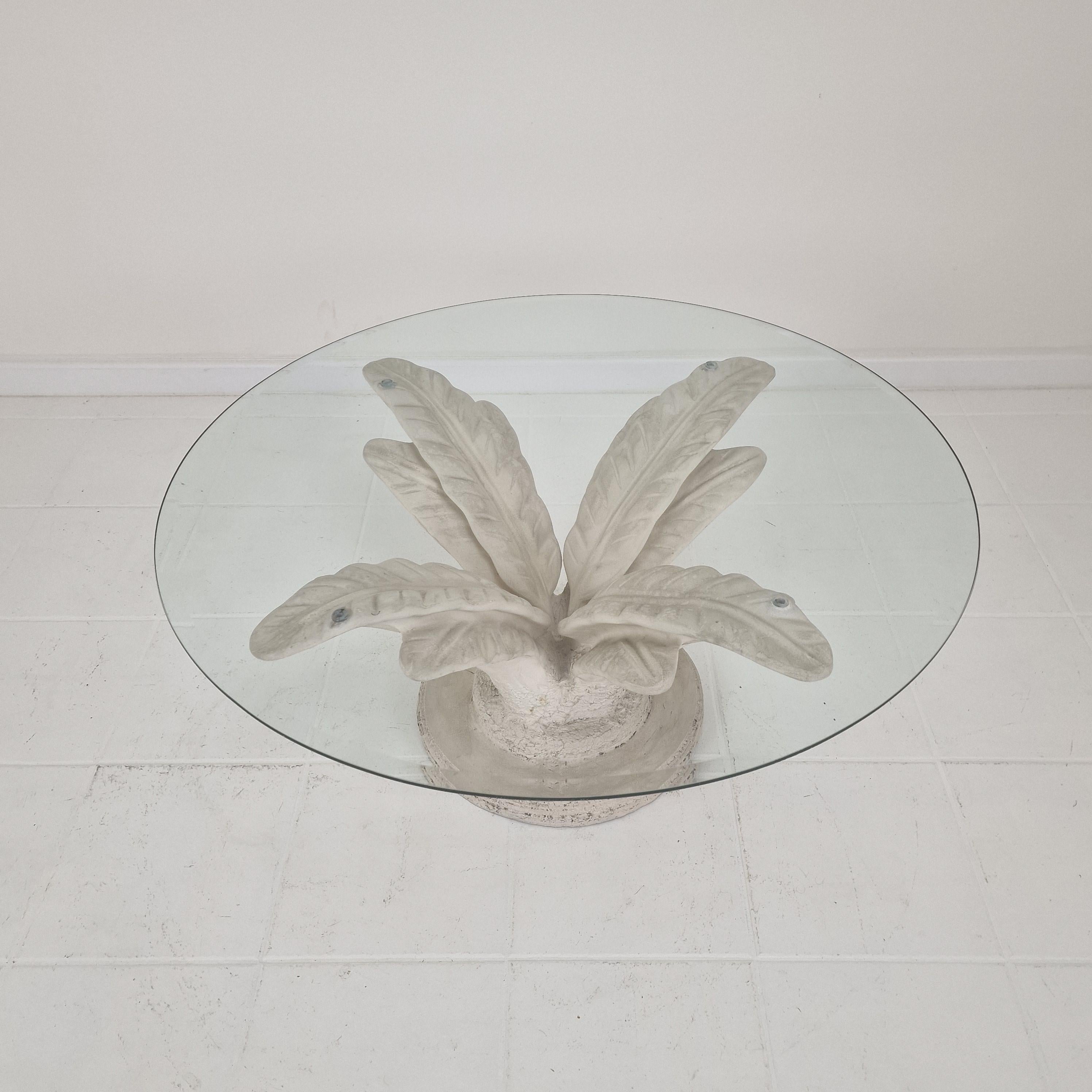 Fin du 20e siècle Table basse italienne Flowerer en plâtre avec plaque ronde taillée en facettes, 1970 en vente