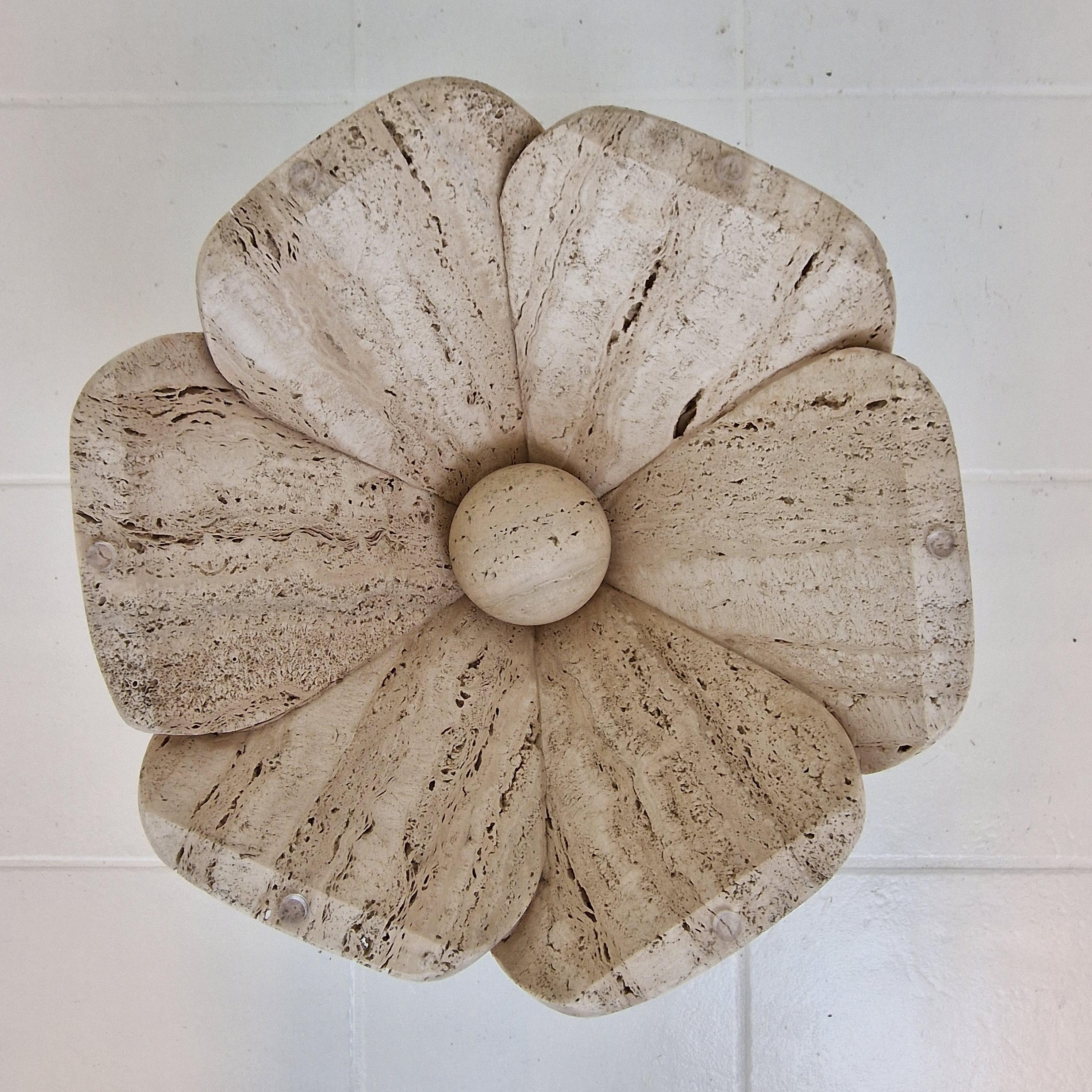 Italienischer Couchtisch „Flower“ aus Travertin mit rundem Teller im Facet-Schliff, 1980er Jahre im Angebot 7