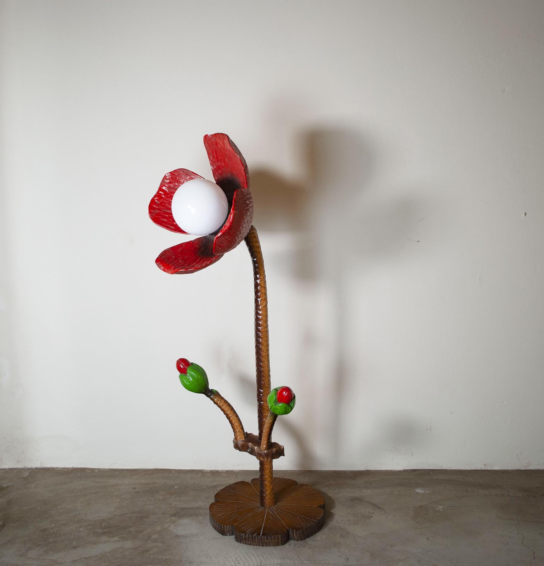Lacquered Italian flower lamp in laquered wood 1960s. For Sale