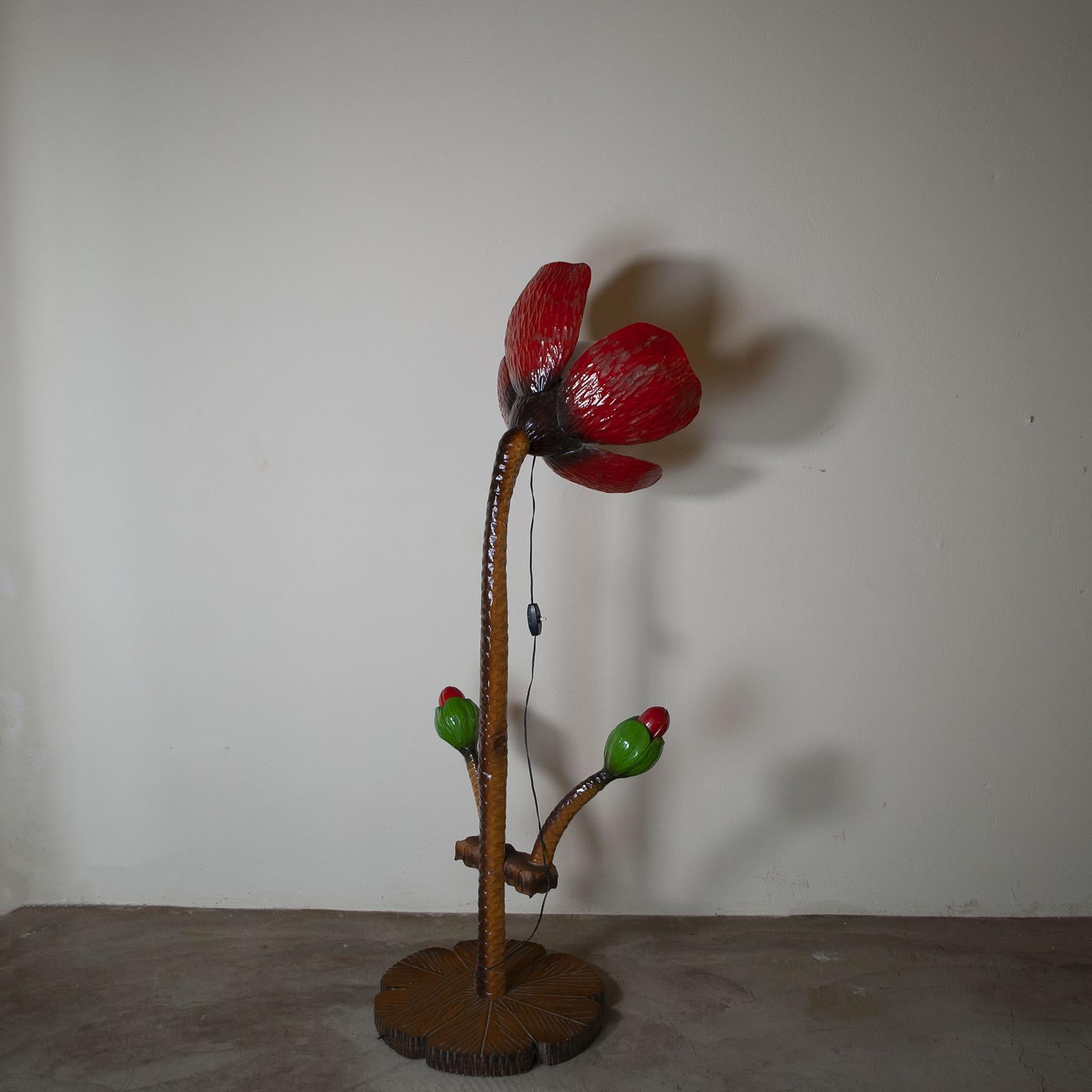 Italian flower lamp in laquered wood 1960s. In Good Condition For Sale In bari, IT