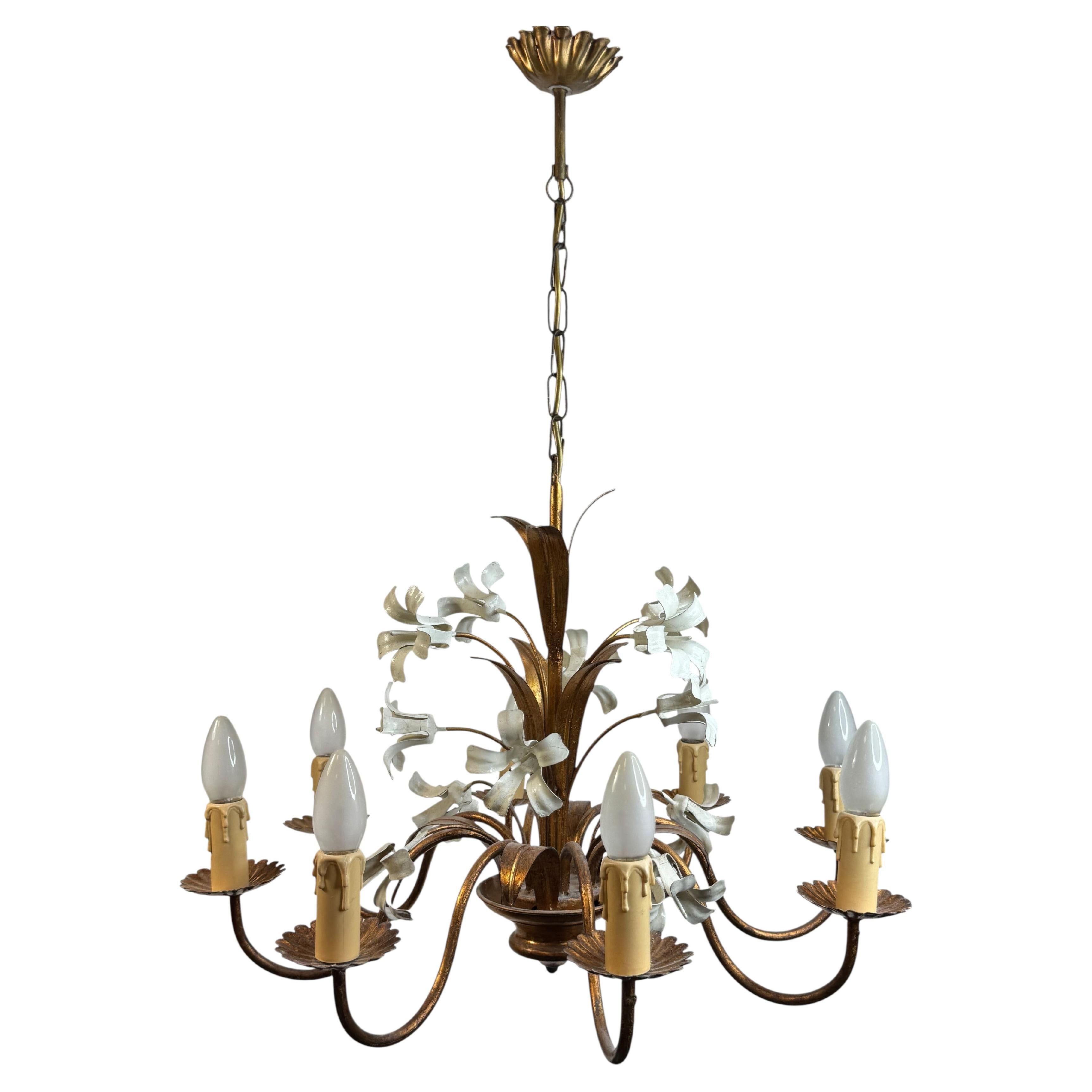 Italienische Blumen Acht Licht Tole Kronleuchter Vergoldetes Metall, Europäisch, 1960er Jahre