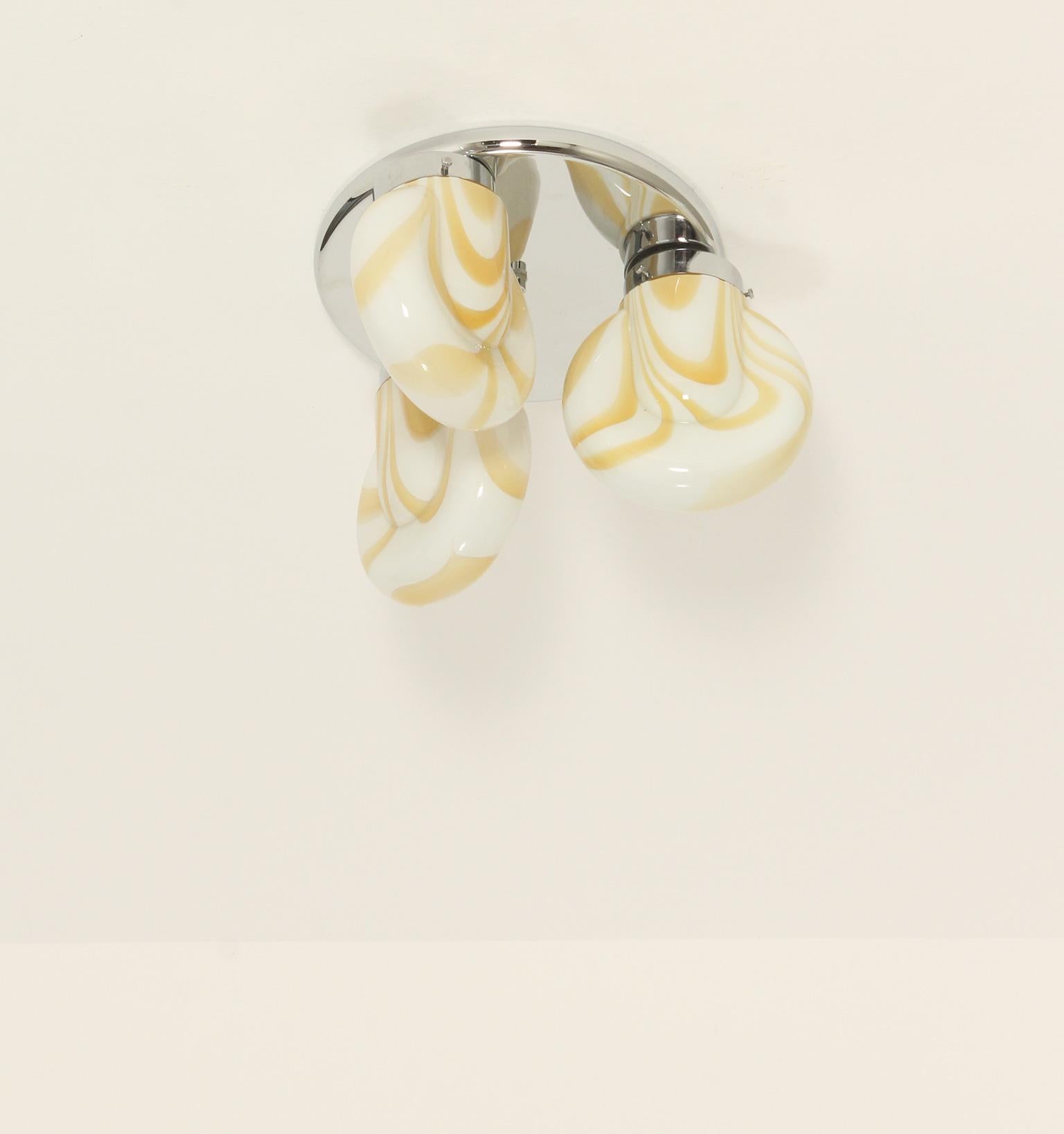 Italienische Unterputzdose mit Mazzega Glass Pieces, 1970er Jahre (Moderne der Mitte des Jahrhunderts) im Angebot