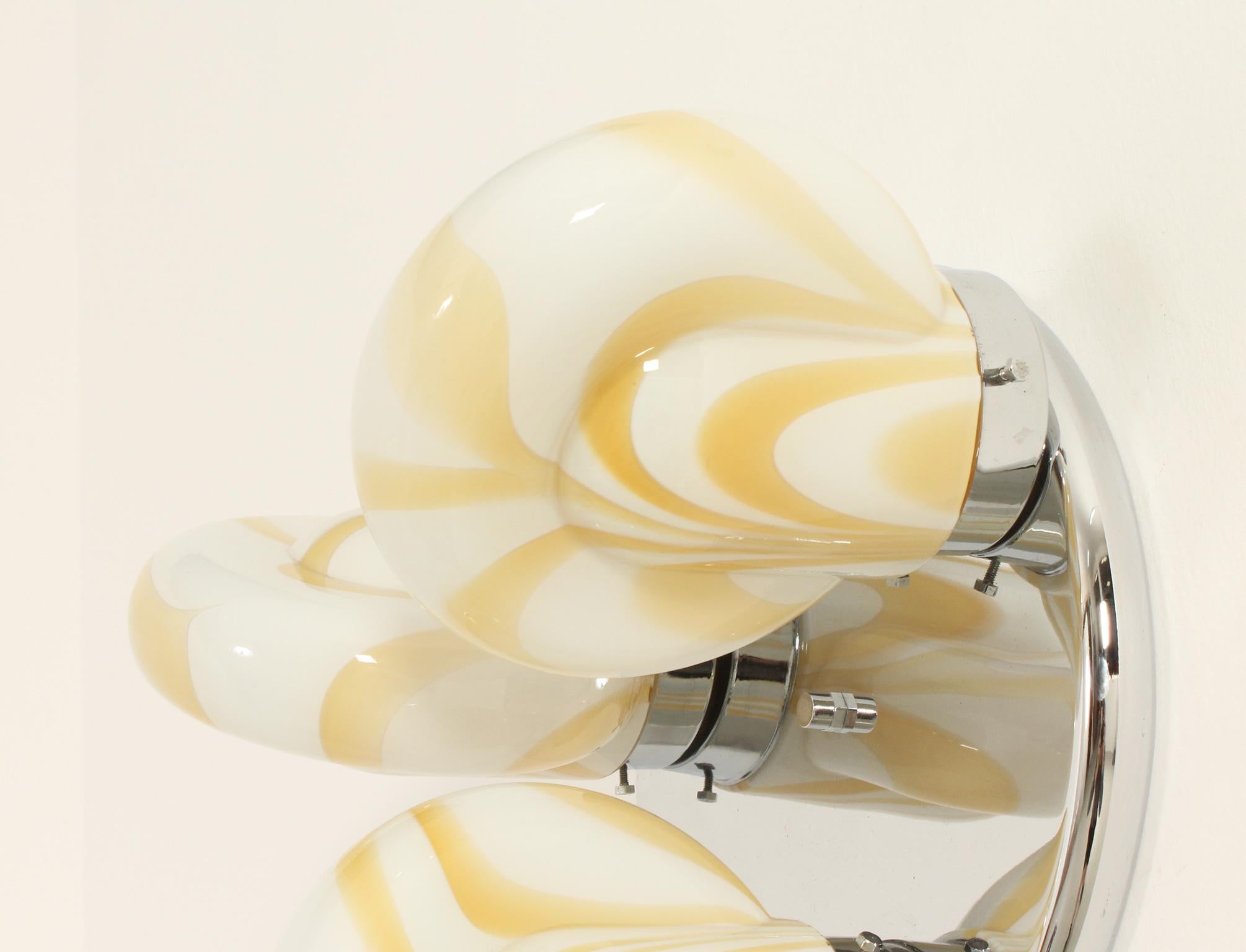 Italienische Unterputzdose mit Mazzega Glass Pieces, 1970er Jahre (Metall) im Angebot
