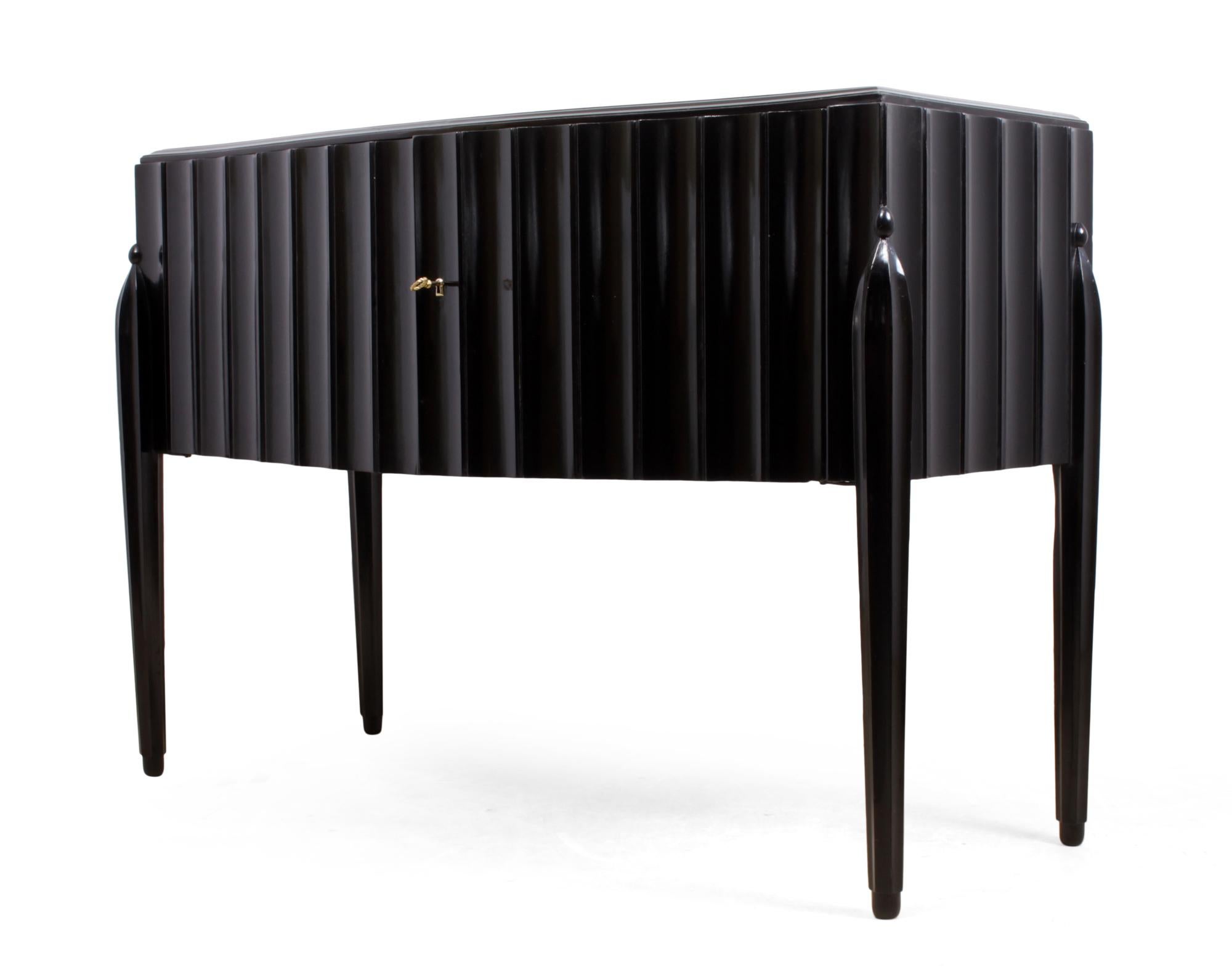 Italian Fluted Art Deco Sideboard in Black Piano Lacquer, circa 1930 6