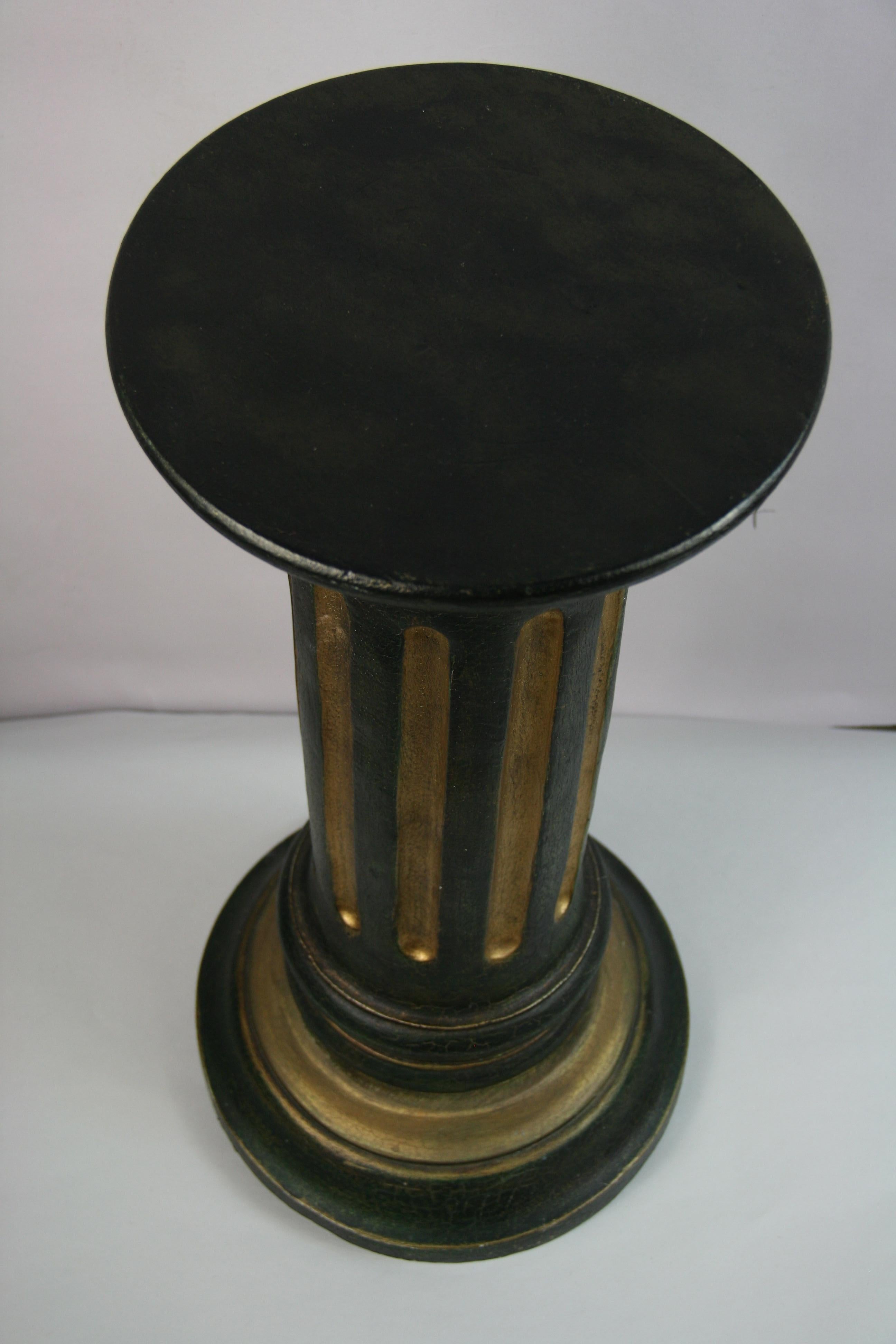 Italian Fluted Wood Pillar Column Pedestal Side Table or Plant Stand In Good Condition In Douglas Manor, NY