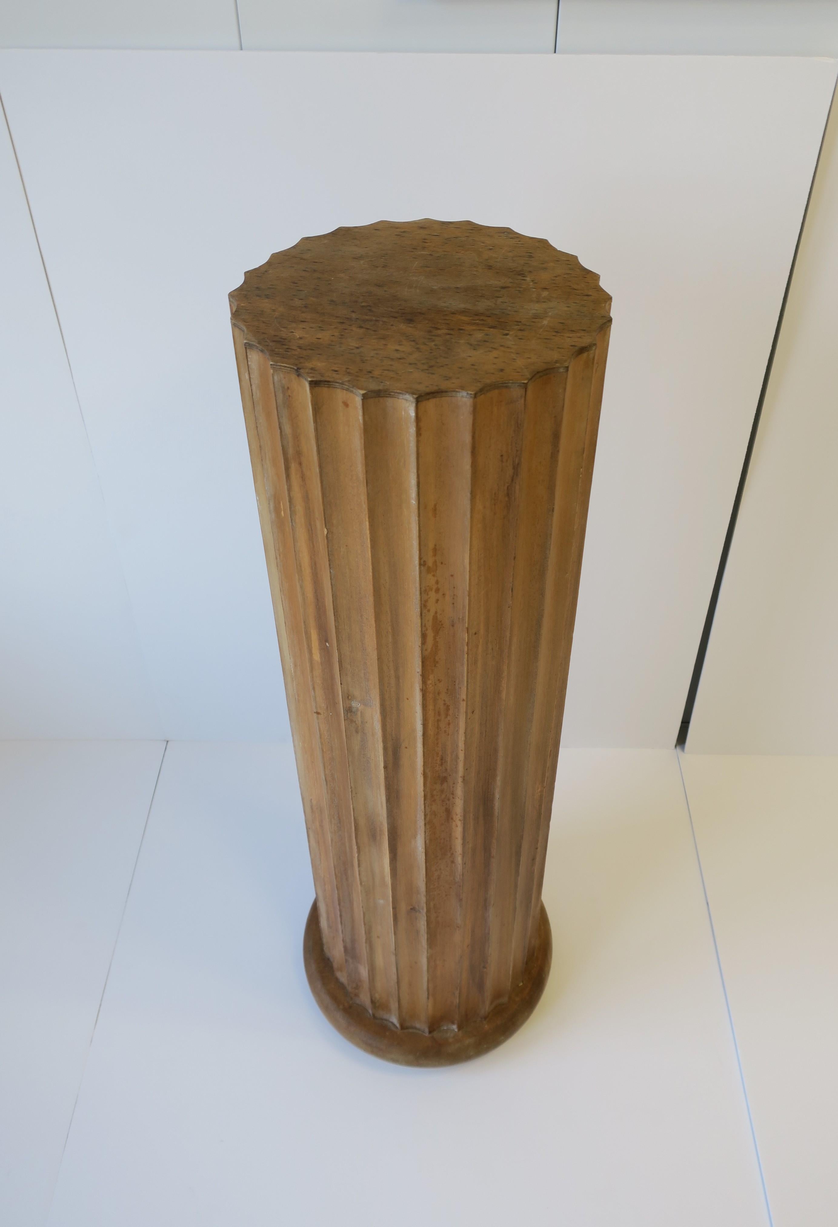 Italian Fluted Wood Pillar Column Pedestal Stand In Good Condition In New York, NY