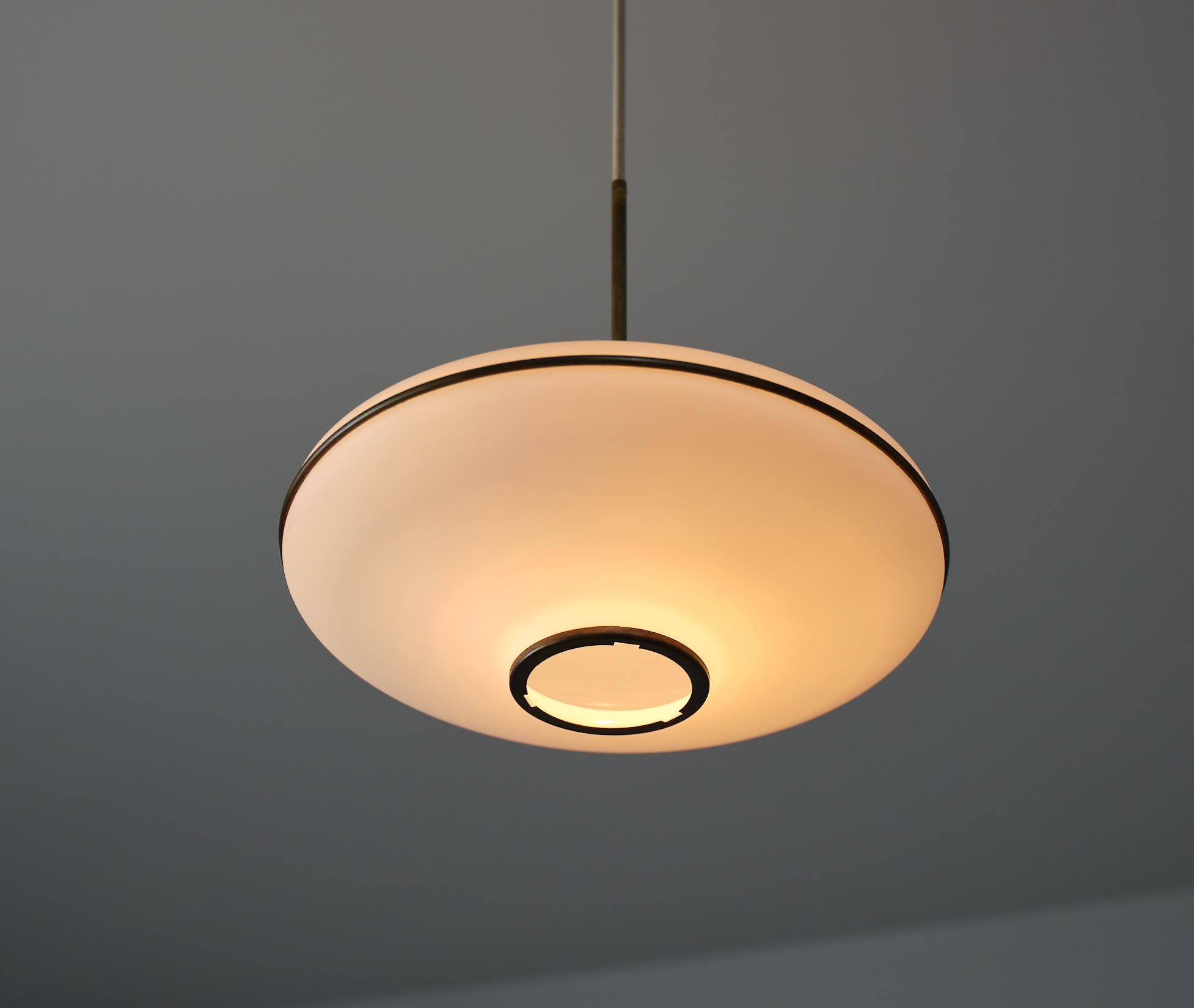 Italian Flying Saucer Pendant Lamp - Vintage 1950s Modernist Ceiling Light In Good Condition For Sale In Rome, IT