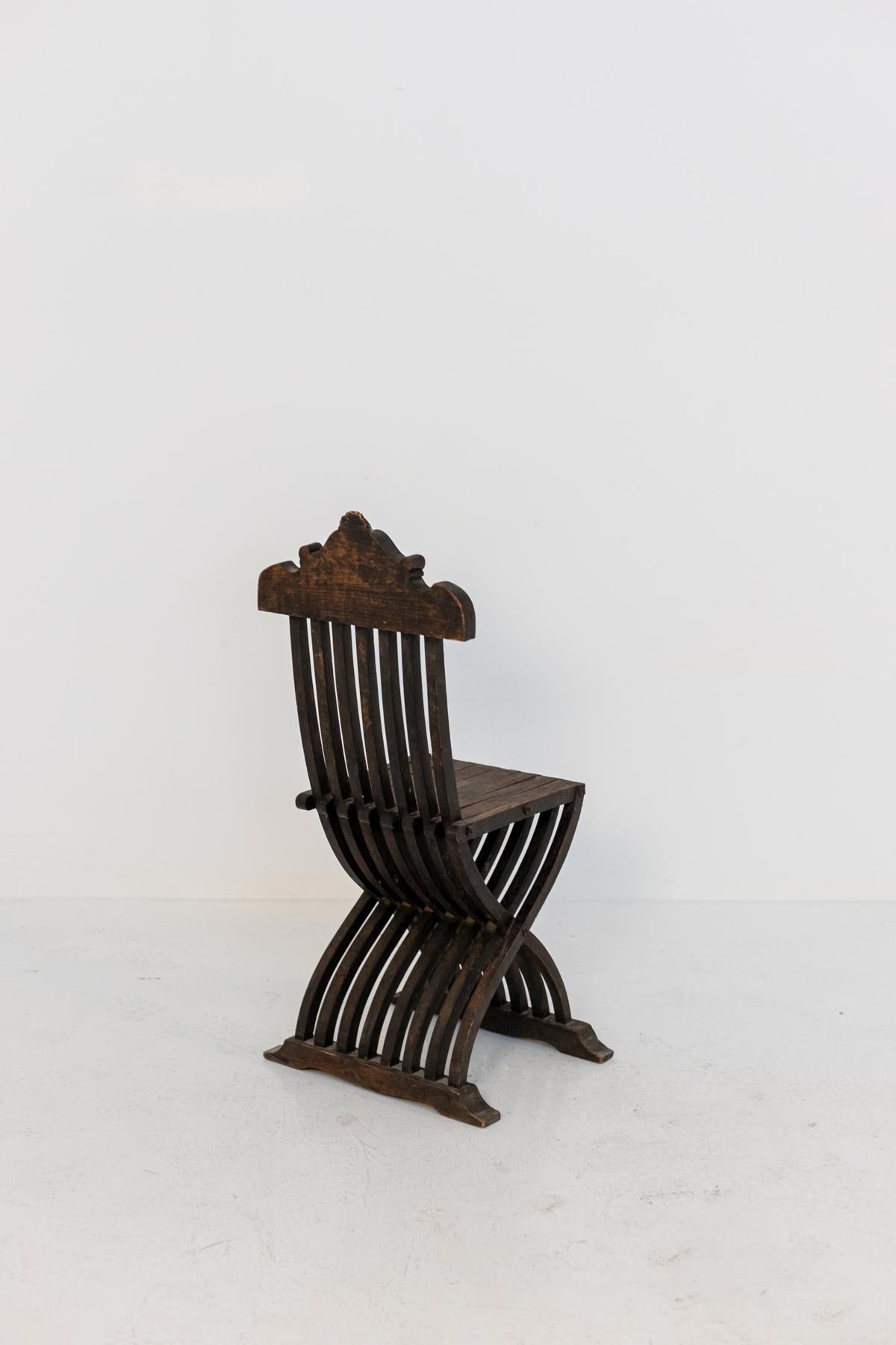 Chaise pliable italienne en bois incrusté en vente 7