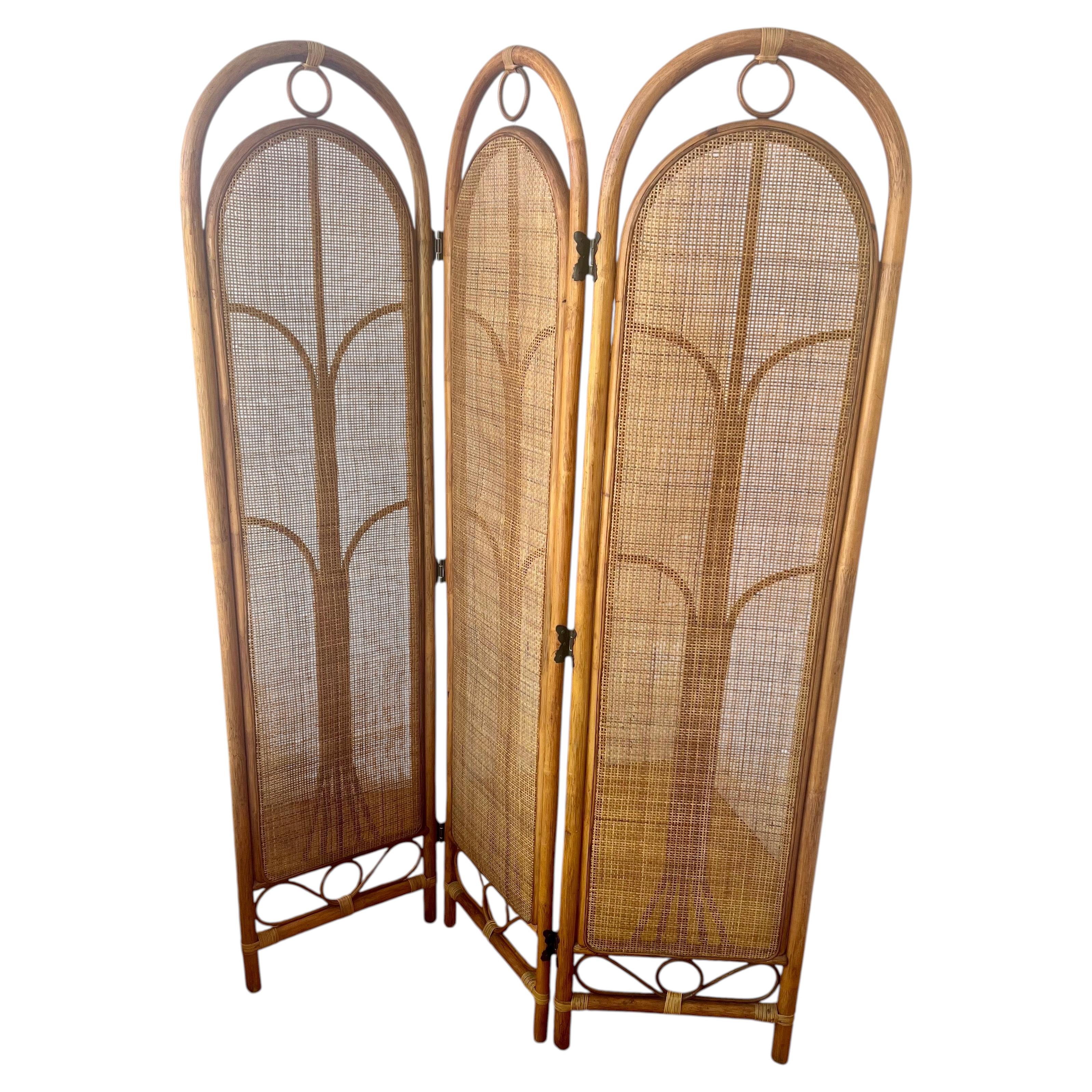Schermo divisorio italiano a 3 pannelli pieghevoli in rattan e vimini, stile bohémien anni '70