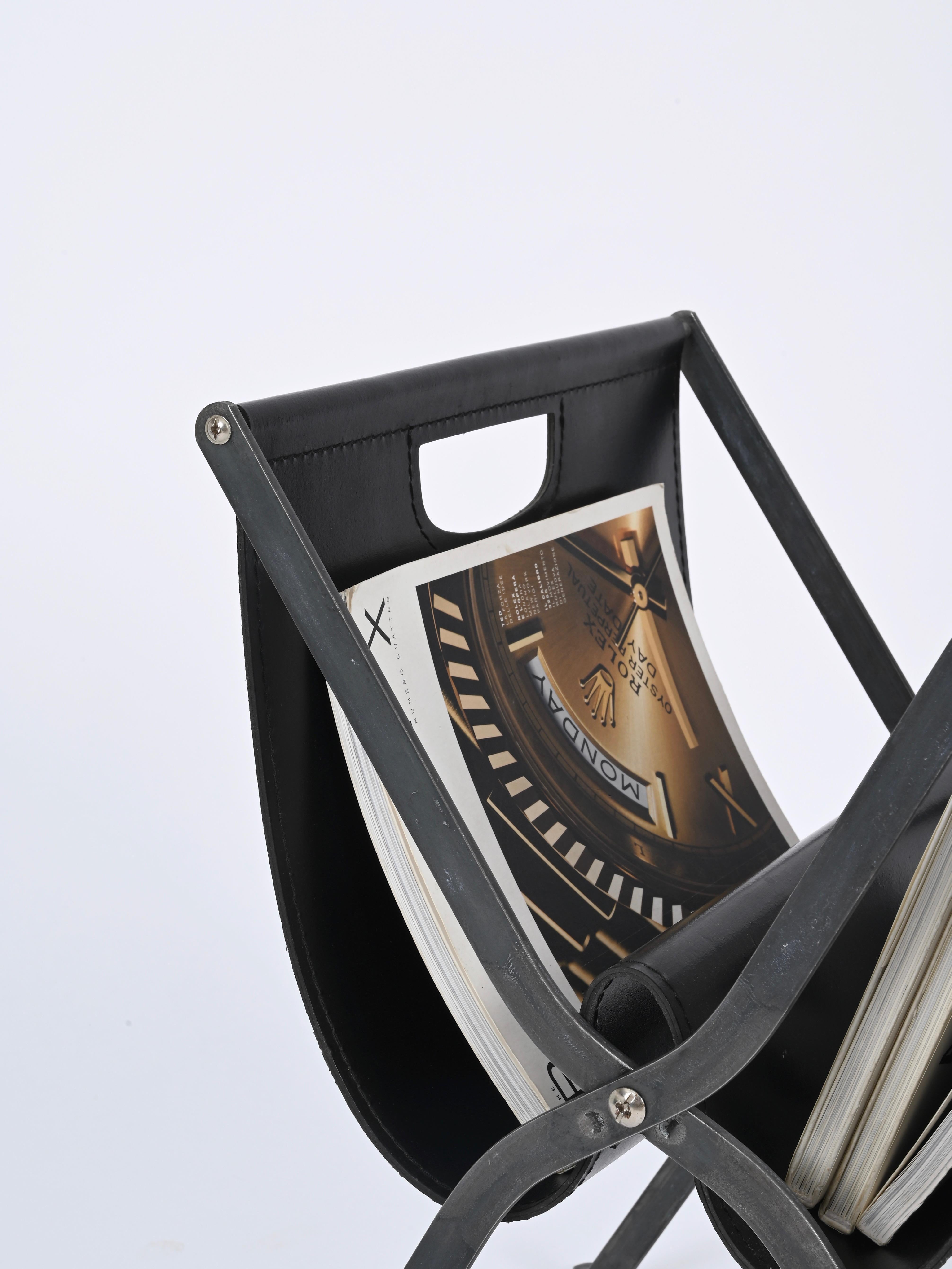 Italian Folding Magazine Rack in Black Leather and Iron, Italy 1970s For Sale 4
