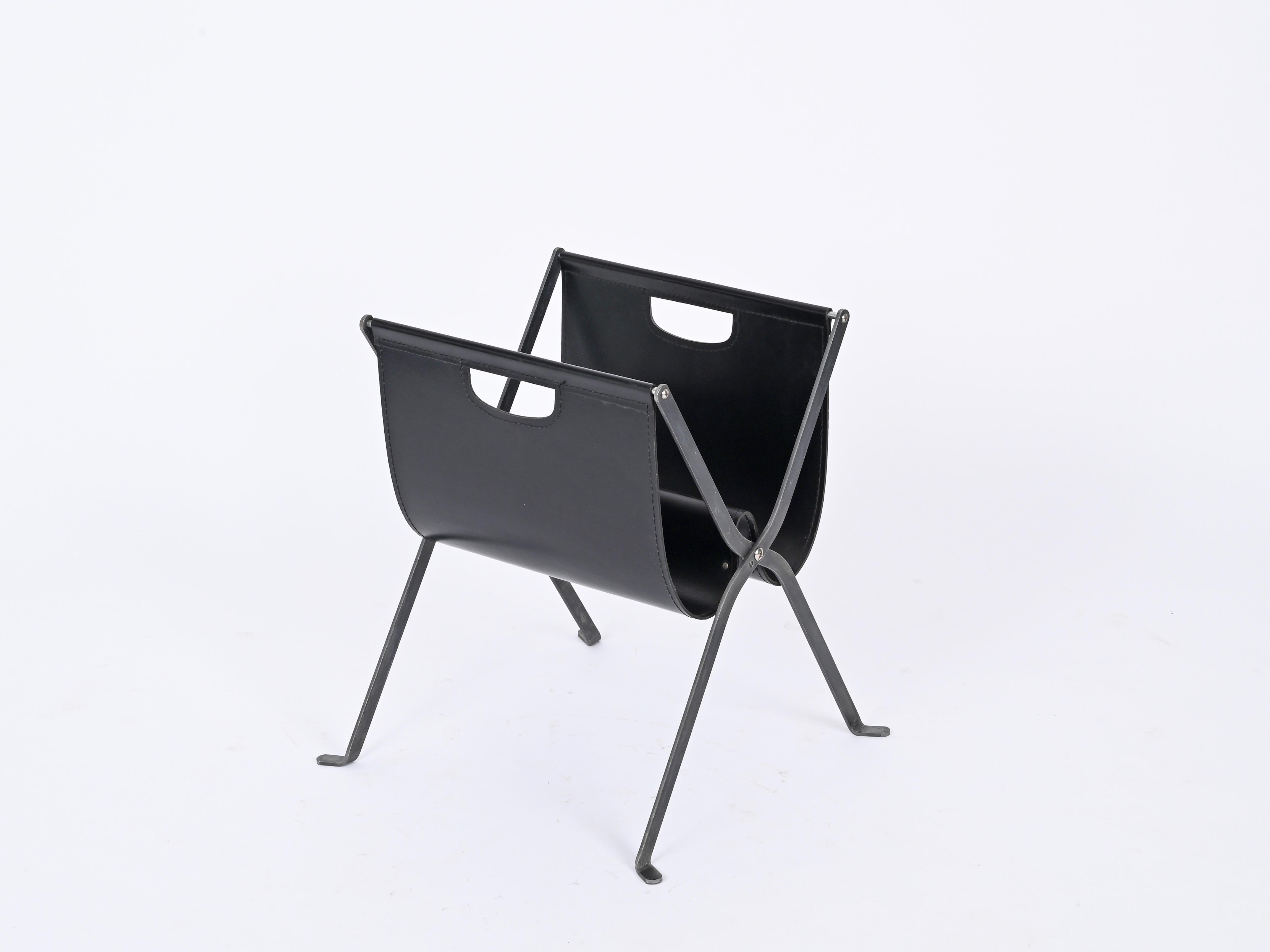 Italian Folding Magazine Rack in Black Leather and Iron, Italy 1970s For Sale 5